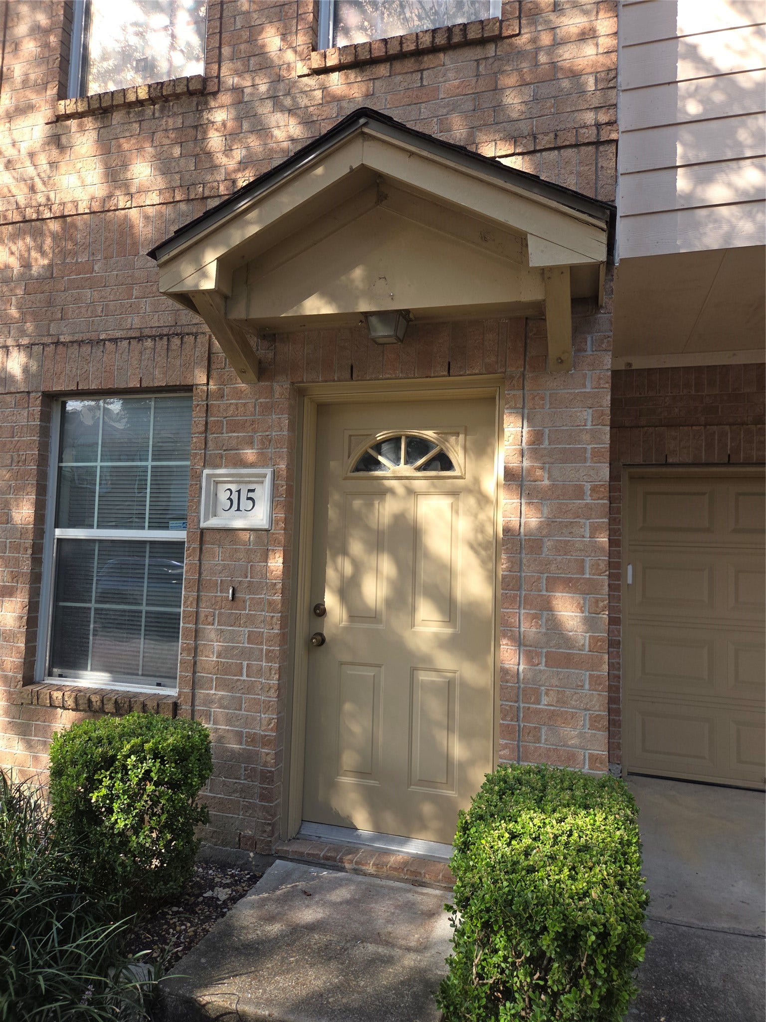 315 Plaza Del Sol Park, Houston, TX 77020 Fron door nunber