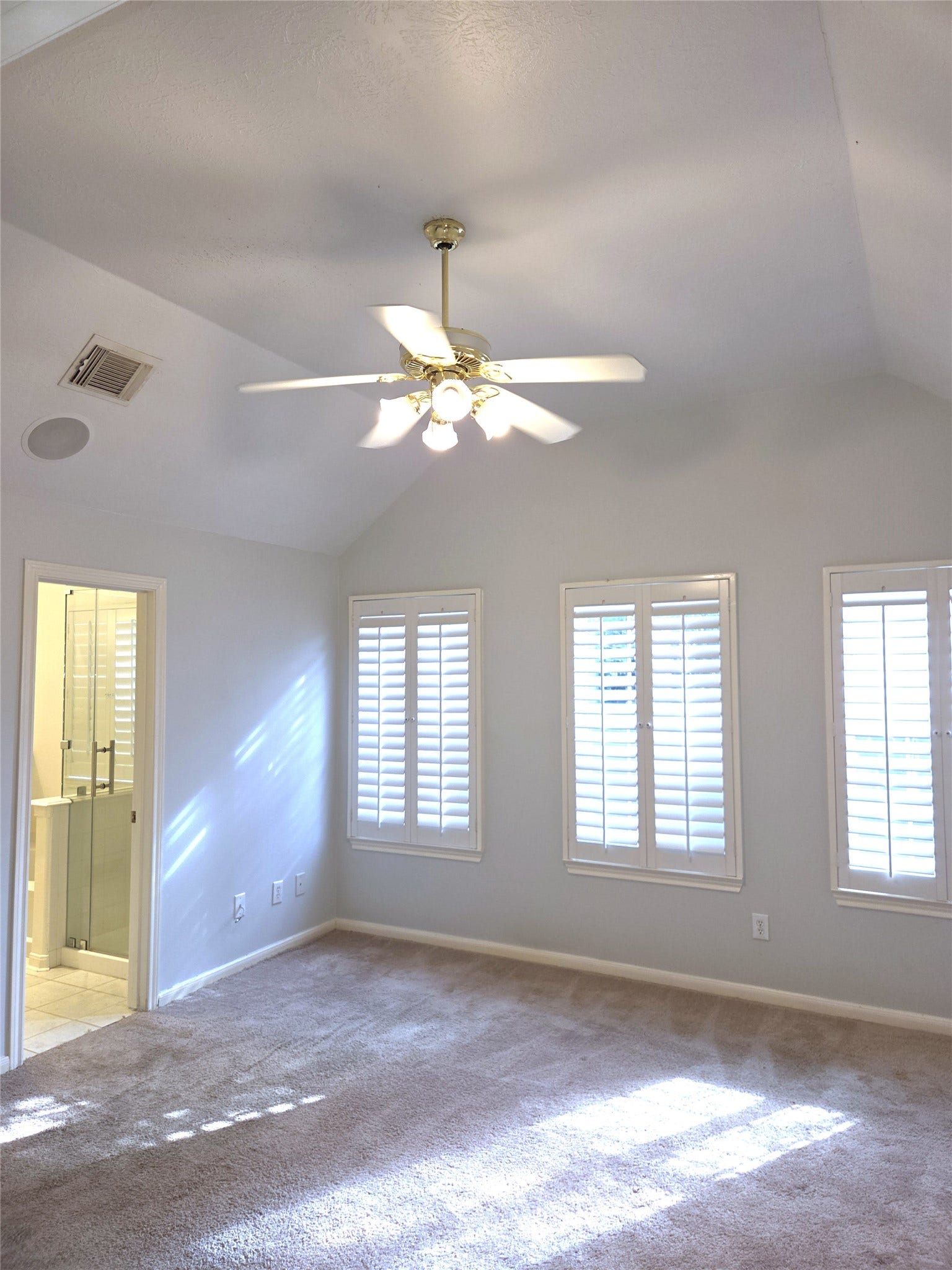 315 Plaza Del Sol Park, Houston, TX 77020 Primary bedroom