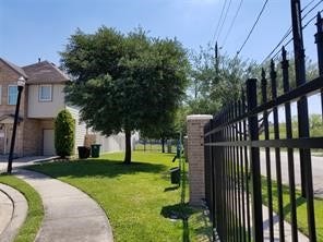 315 Plaza Del Sol Park, Houston, TX 77020 Partially fenced neighborhood.