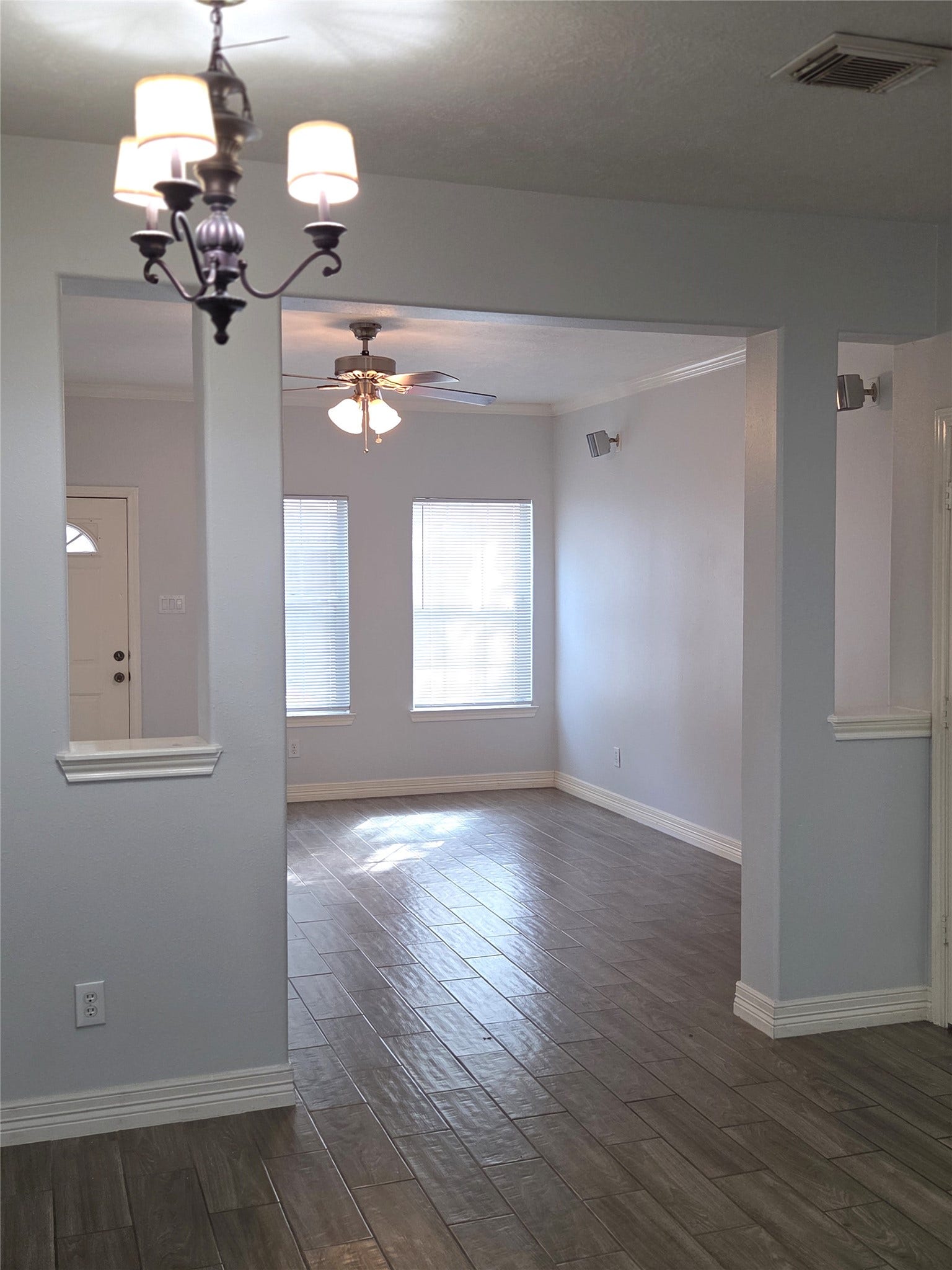 315 Plaza Del Sol Park, Houston, TX 77020 Dining room