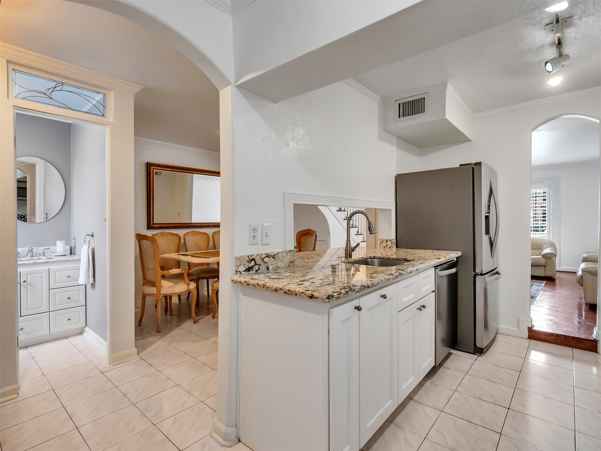 2121 Fountain View Drive, #H1, Houston, TX 77057