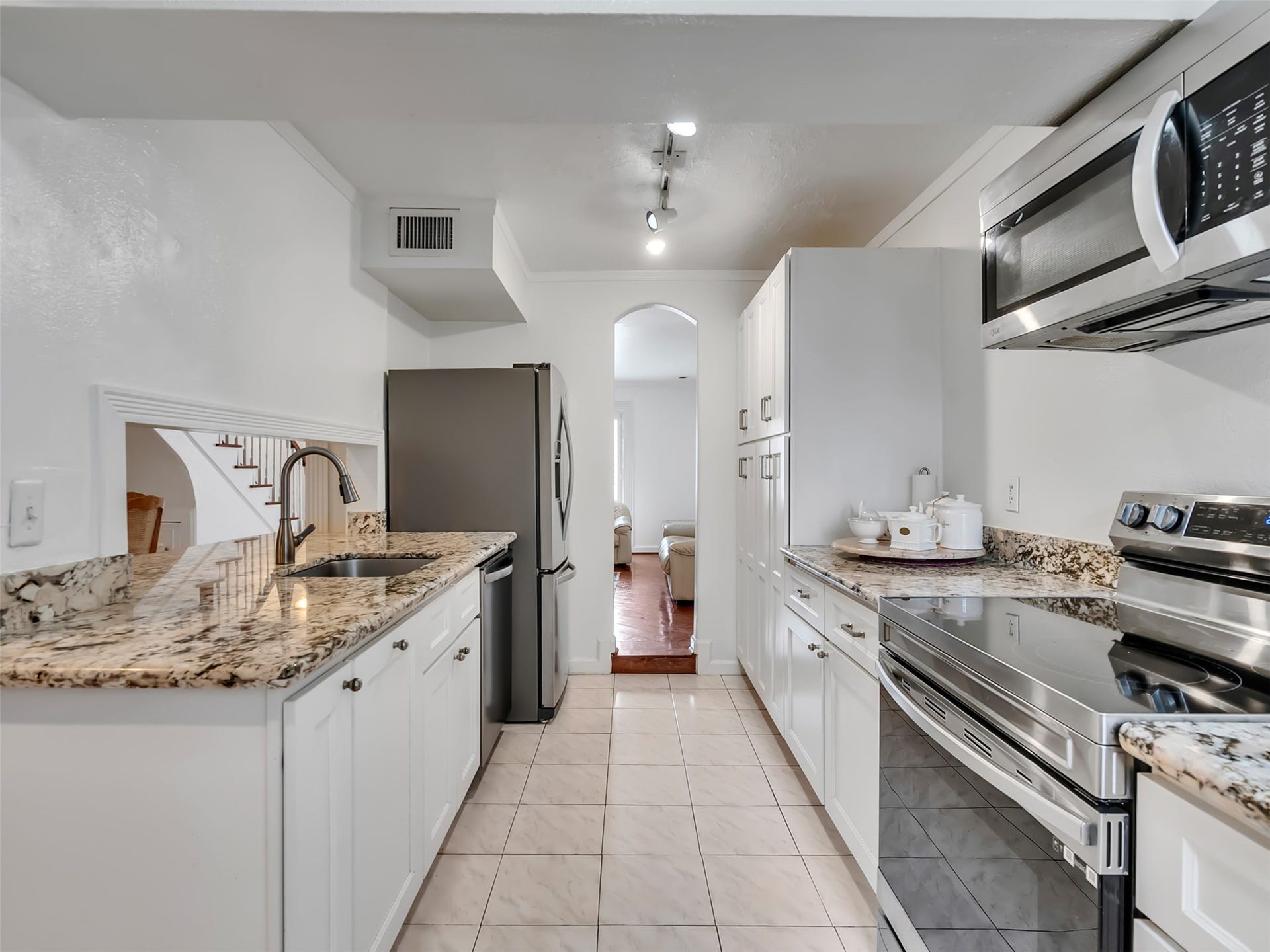 2121 Fountain View Drive, #H1, Houston, TX 77057