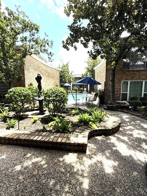 2121 Fountain View Drive, #H1, Houston, TX 77057