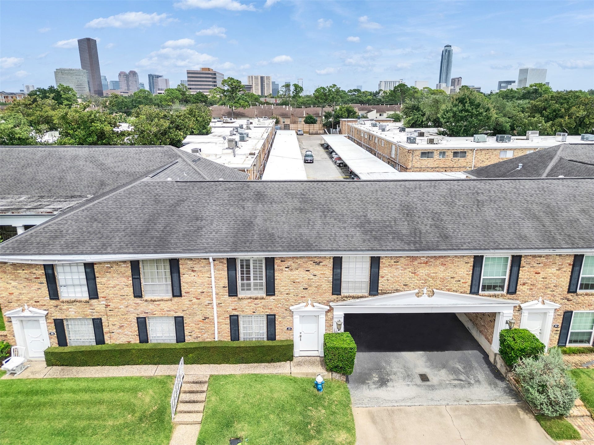 2121 Fountain View Drive, #H1, Houston, TX 77057