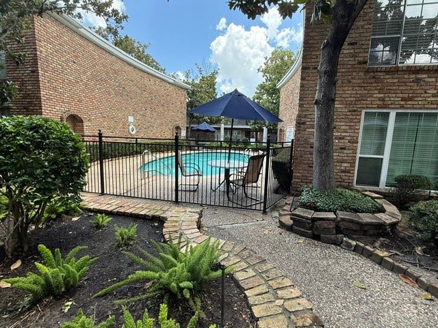 2121 Fountain View Drive, #H1, Houston, TX 77057