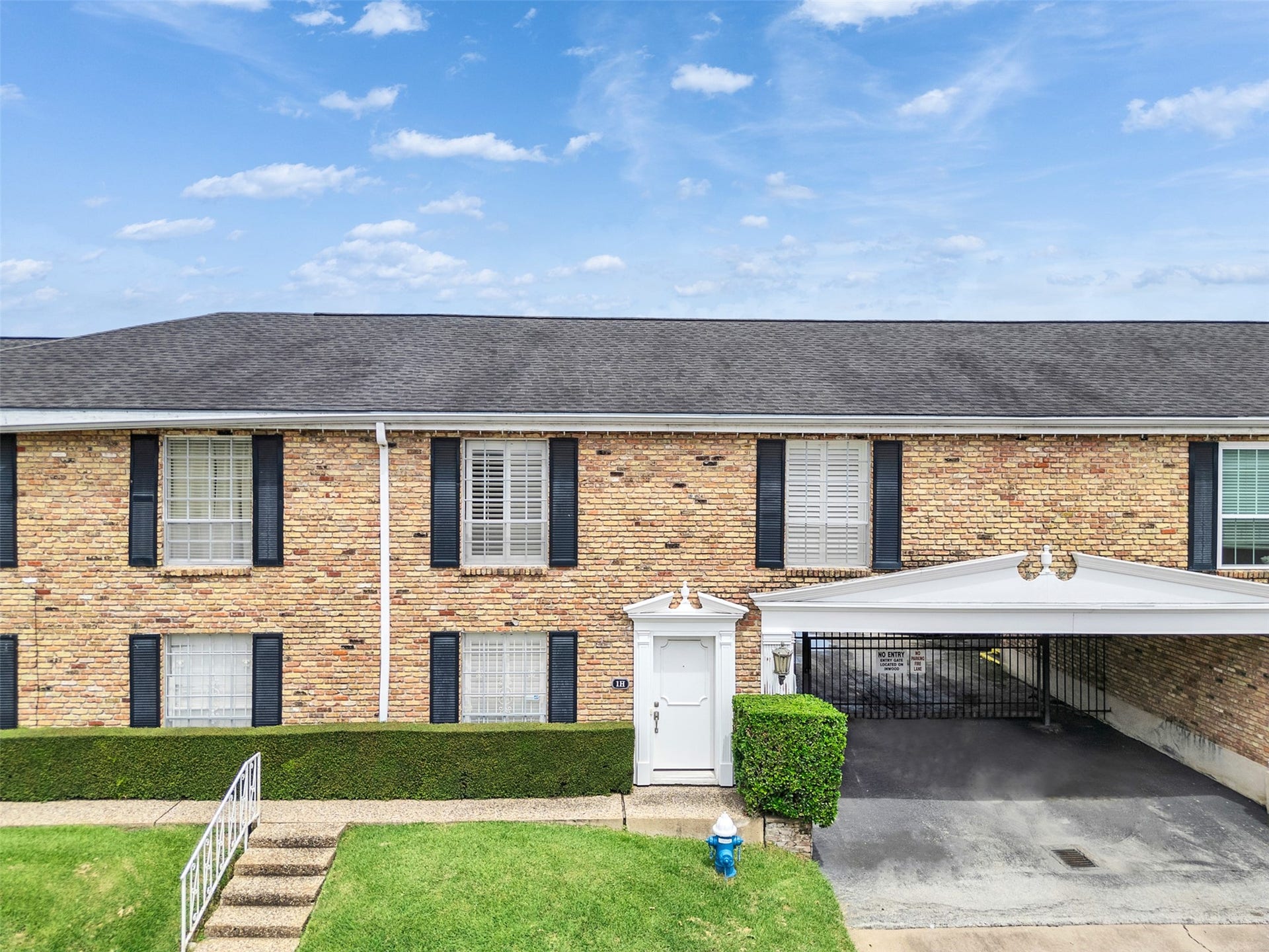 2121 Fountain View Drive, #H1, Houston, TX 77057