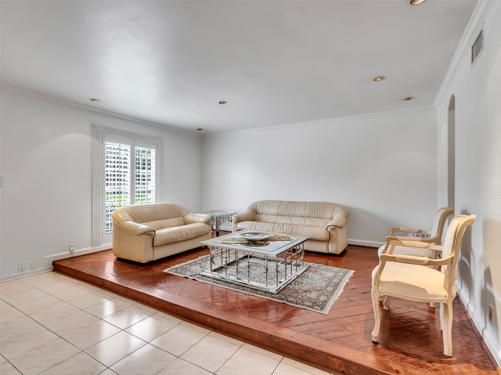 2121 Fountain View Drive, #H1, Houston, TX 77057