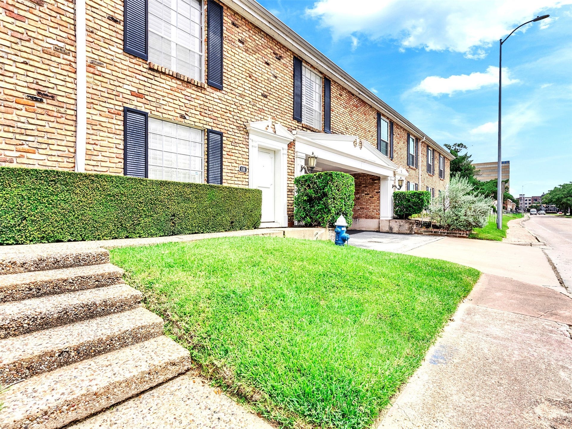 2121 Fountain View Drive, #H1, Houston, TX 77057