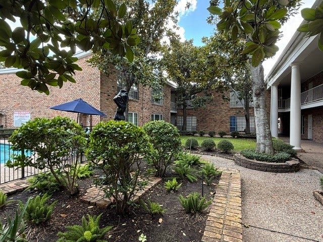 2121 Fountain View Drive, #H1, Houston, TX 77057