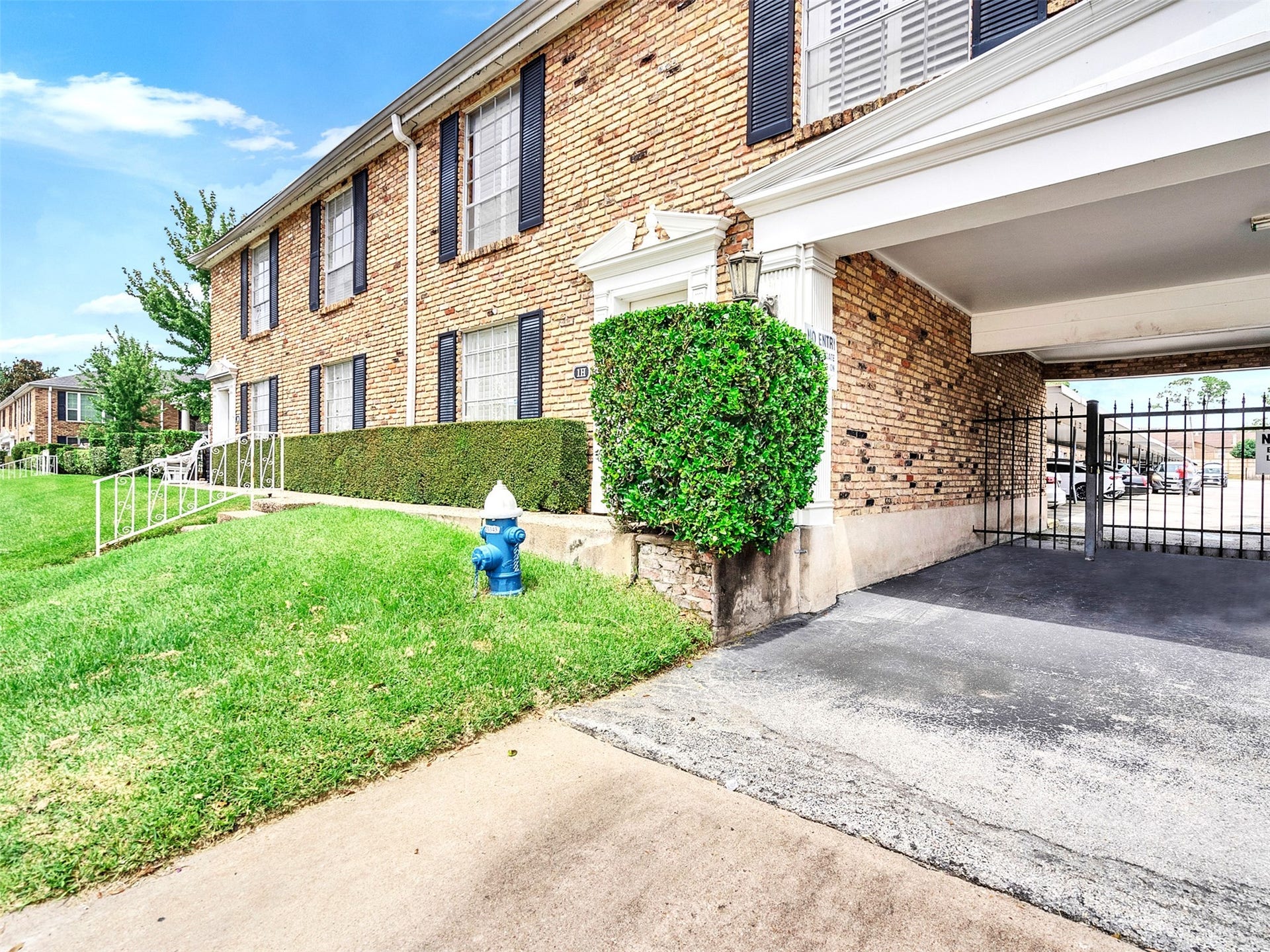 2121 Fountain View Drive, #H1, Houston, TX 77057