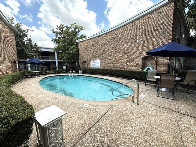 2121 Fountain View Drive, #H1, Houston, TX 77057