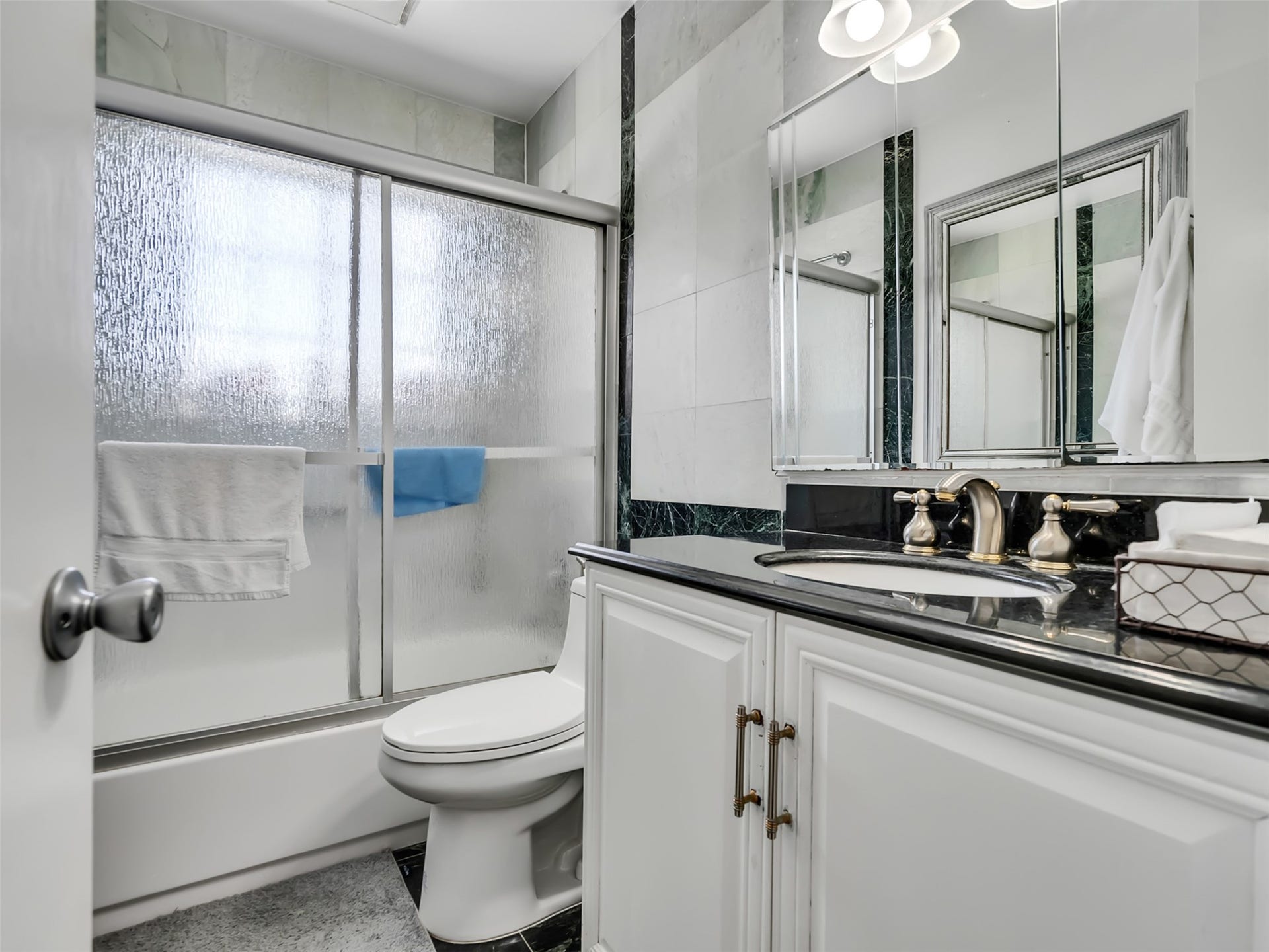 2121 Fountain View Drive, #H1, Houston, TX 77057