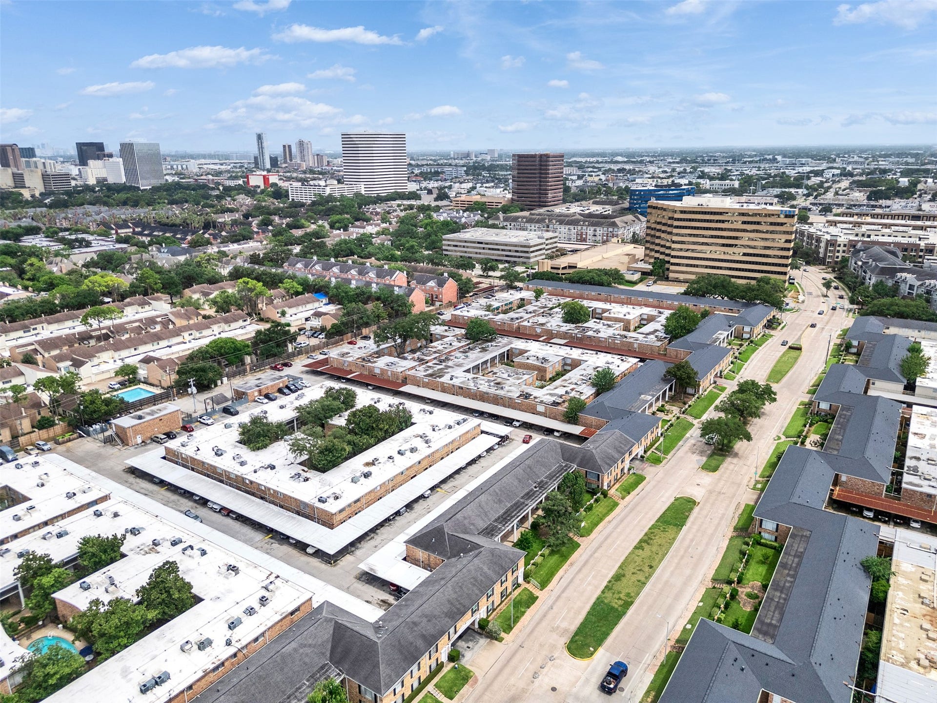 2121 Fountain View Drive, #H1, Houston, TX 77057