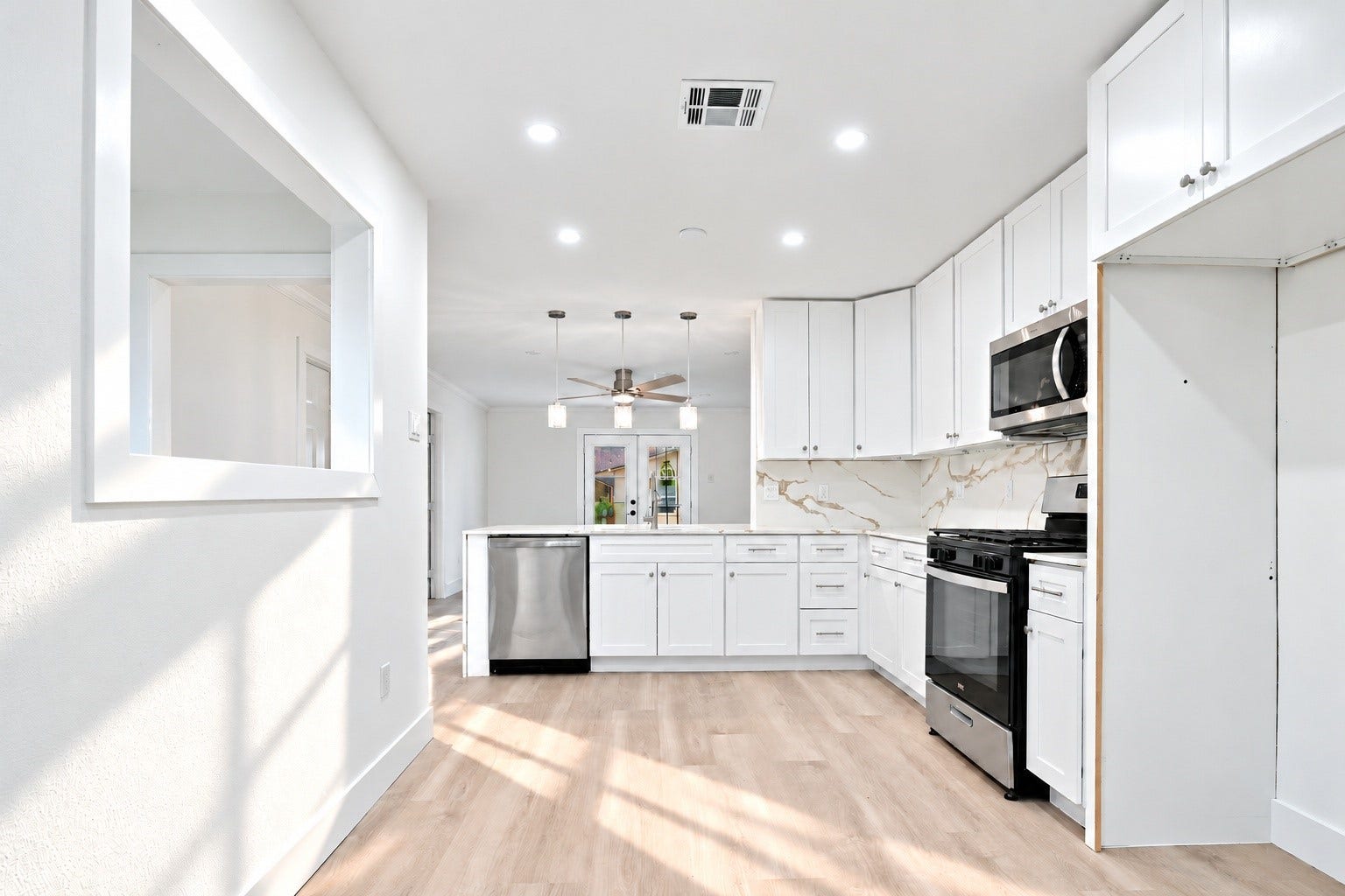 3914 Beran Drive, Houston, TX 77045 Another angle of the kitchen - all appliances are included!