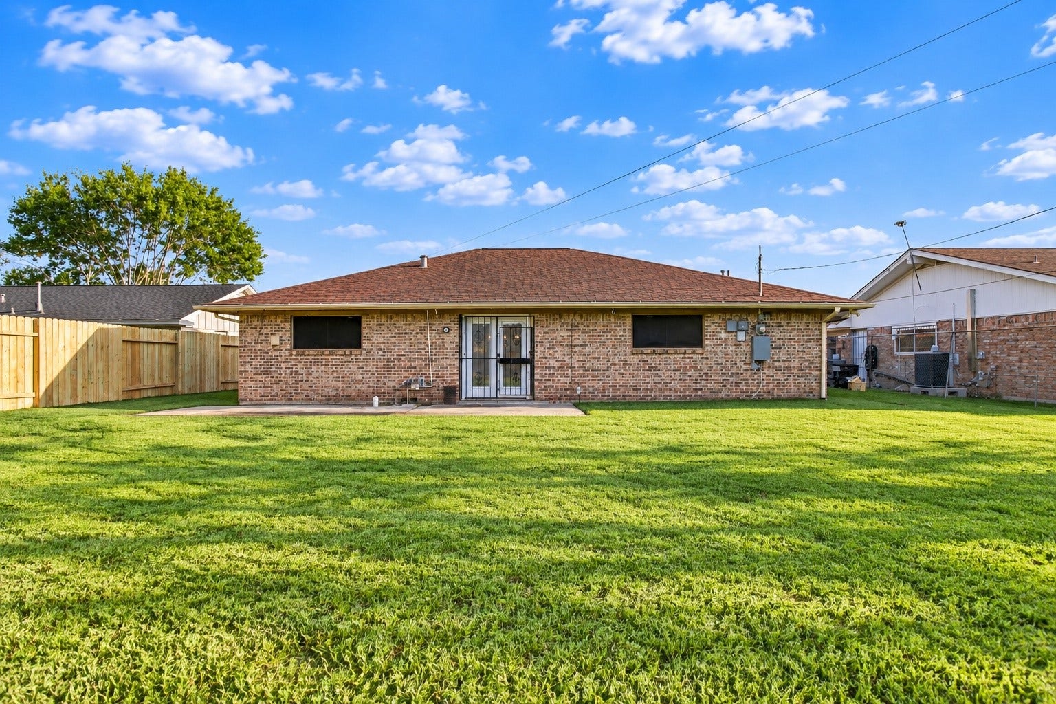 3914 Beran Drive, Houston, TX 77045 Another angle of the backyard