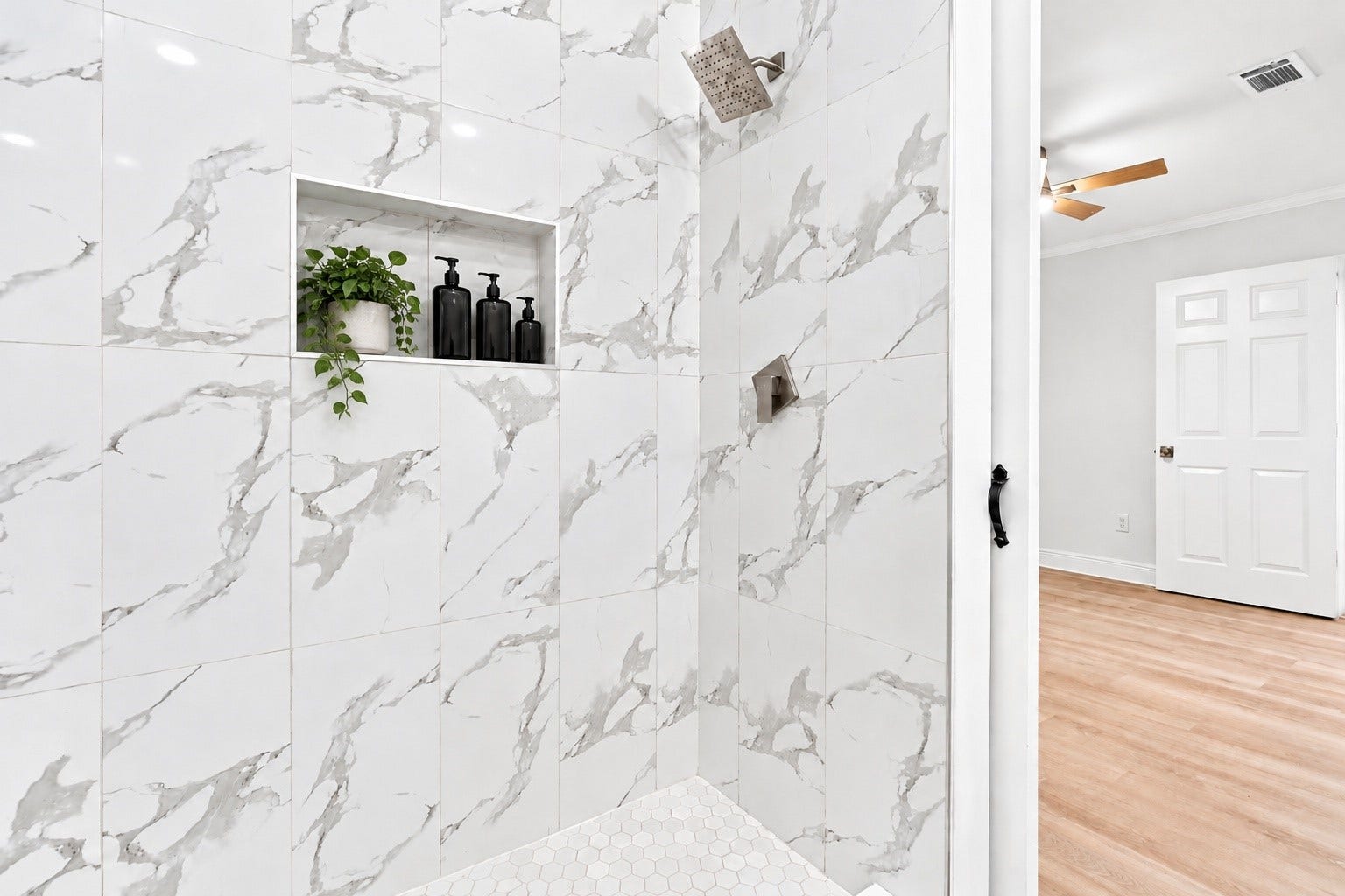 3914 Beran Drive, Houston, TX 77045 A fully updated walk-in shower in the primary bathroom!