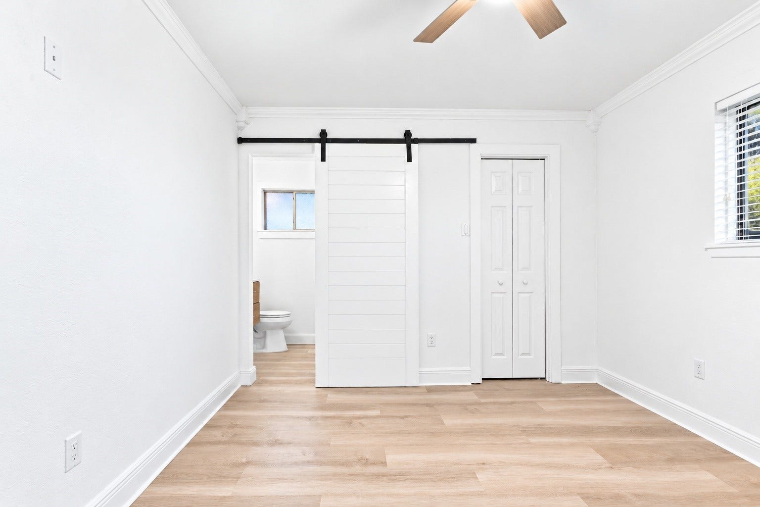 3914 Beran Drive, Houston, TX 77045 Another angle of the primary bedroom!