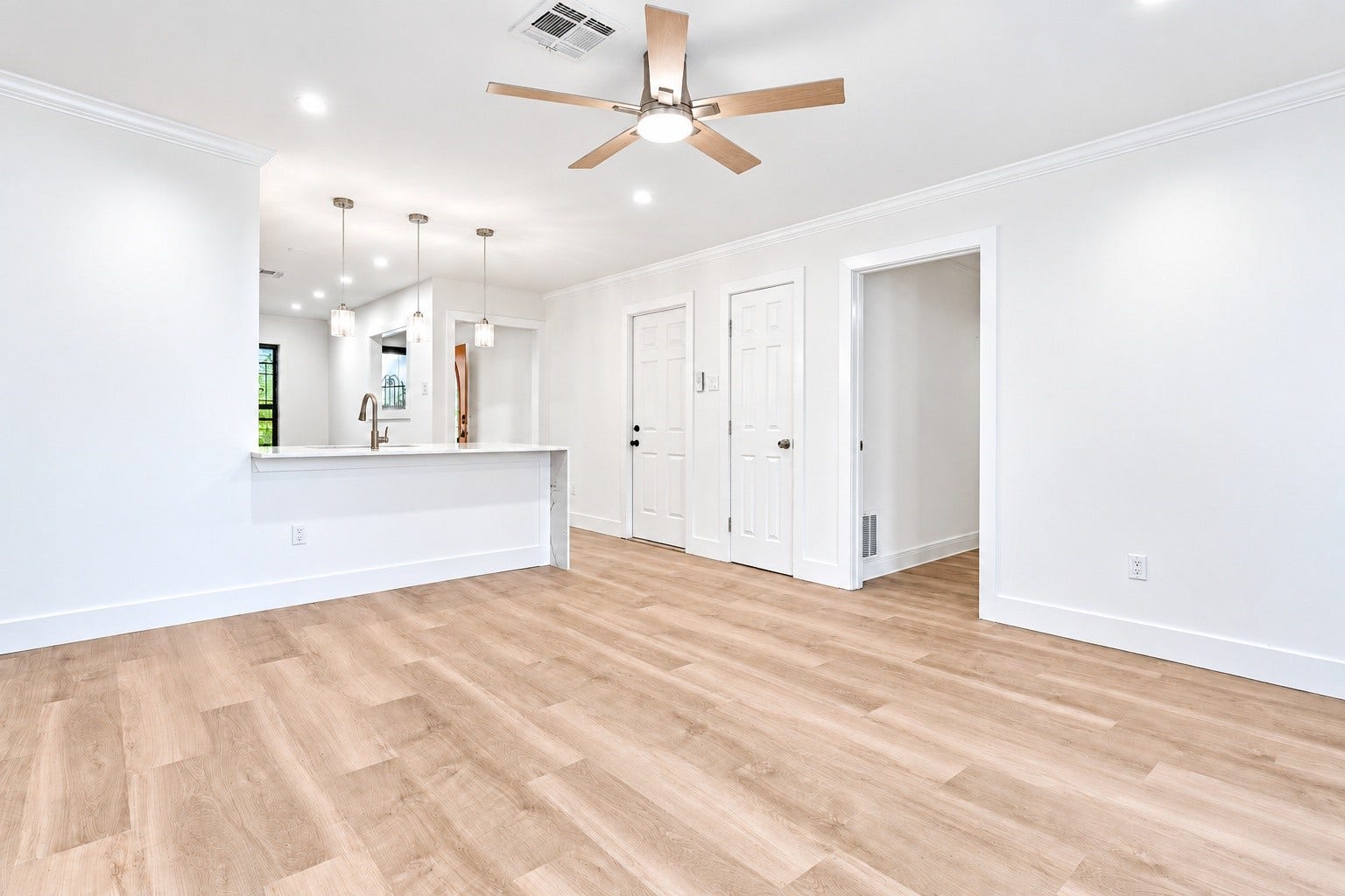 3914 Beran Drive, Houston, TX 77045 Another angle of living room!