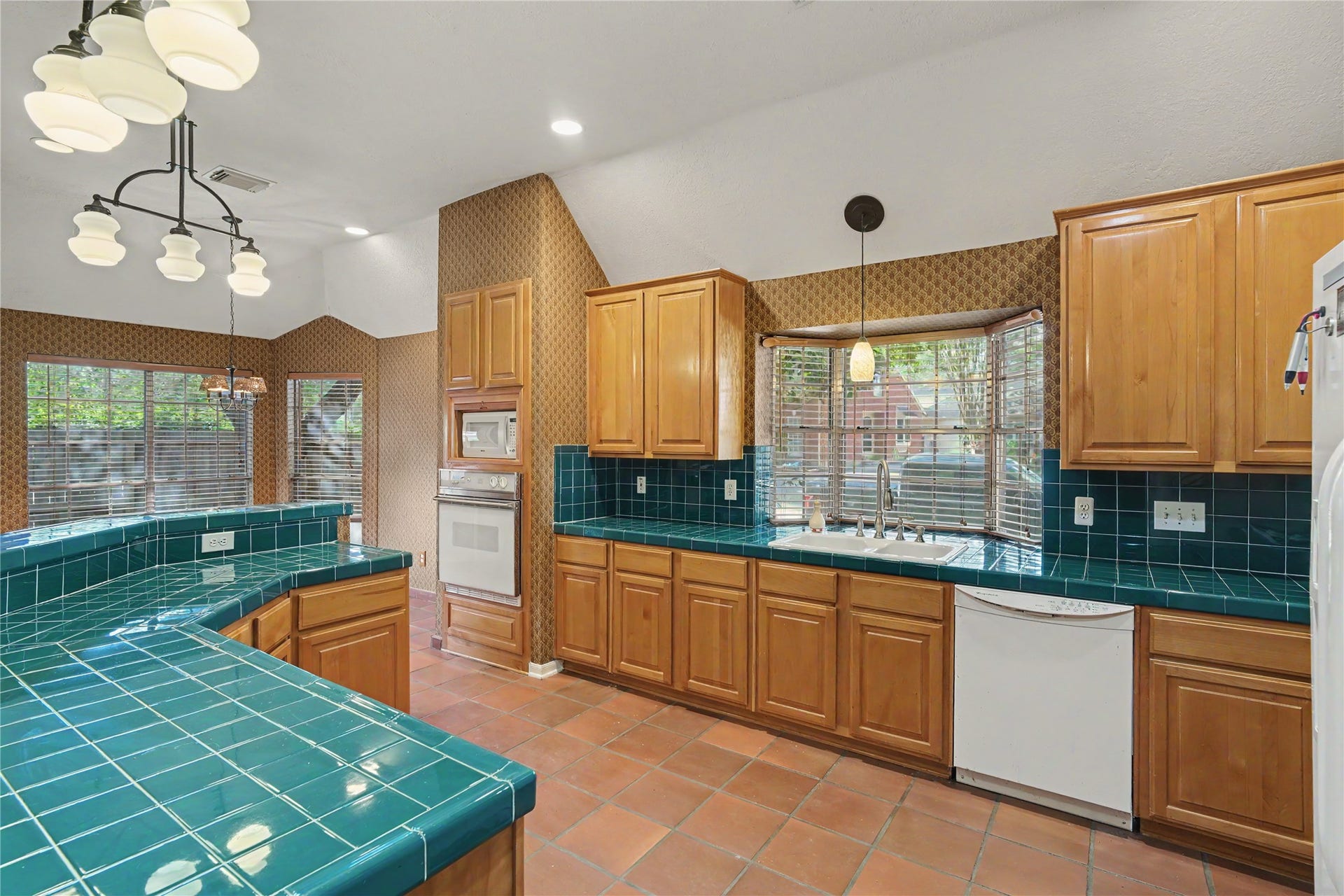 2502 Redbridge Court, Houston, TX 77059