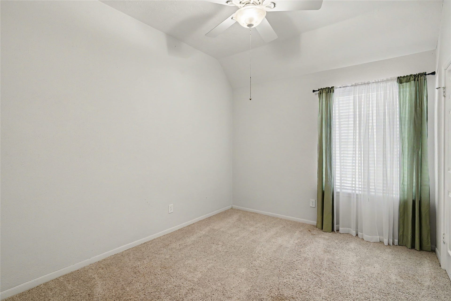 2502 Redbridge Court, Houston, TX 77059