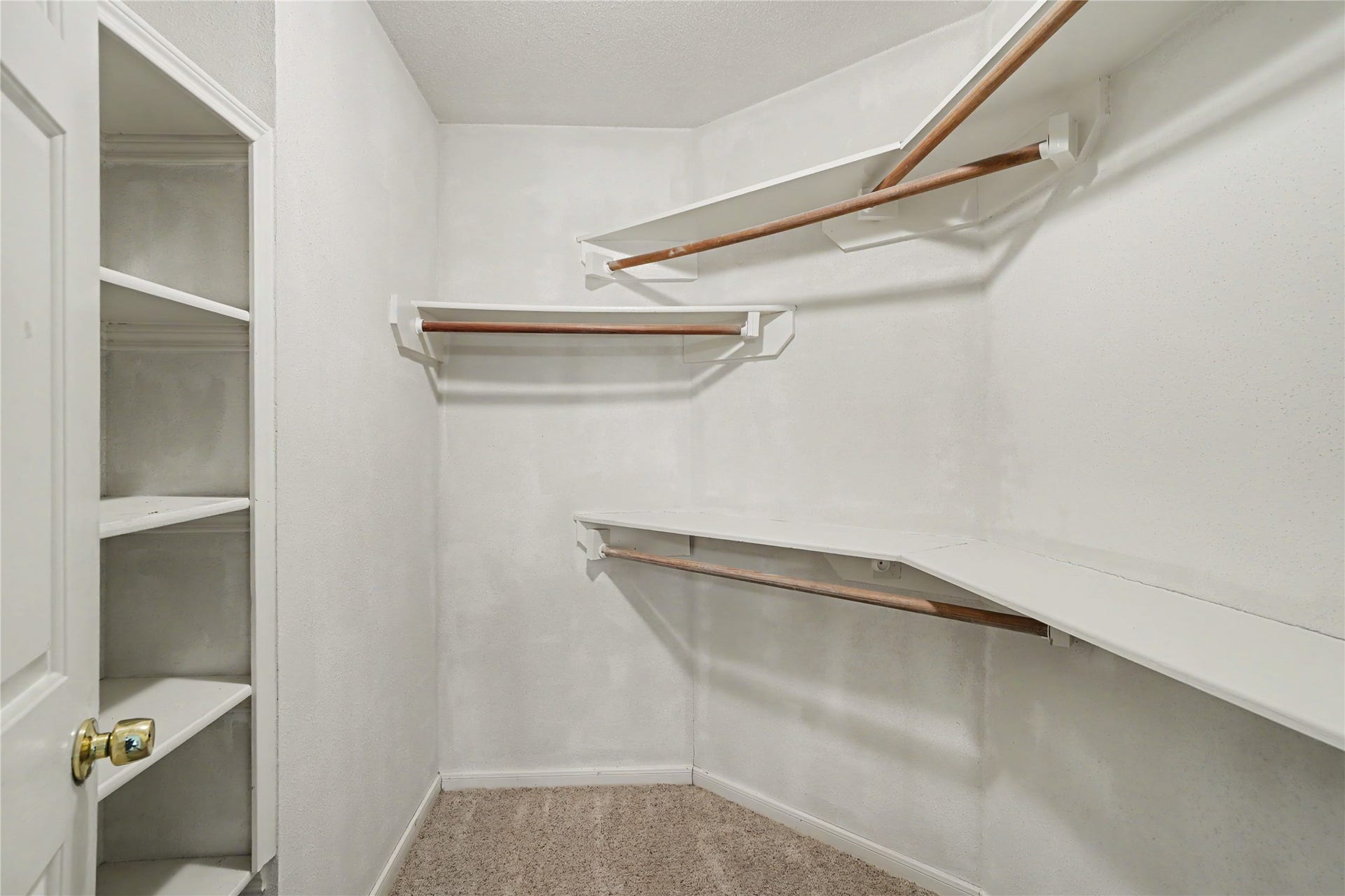 2502 Redbridge Court, Houston, TX 77059