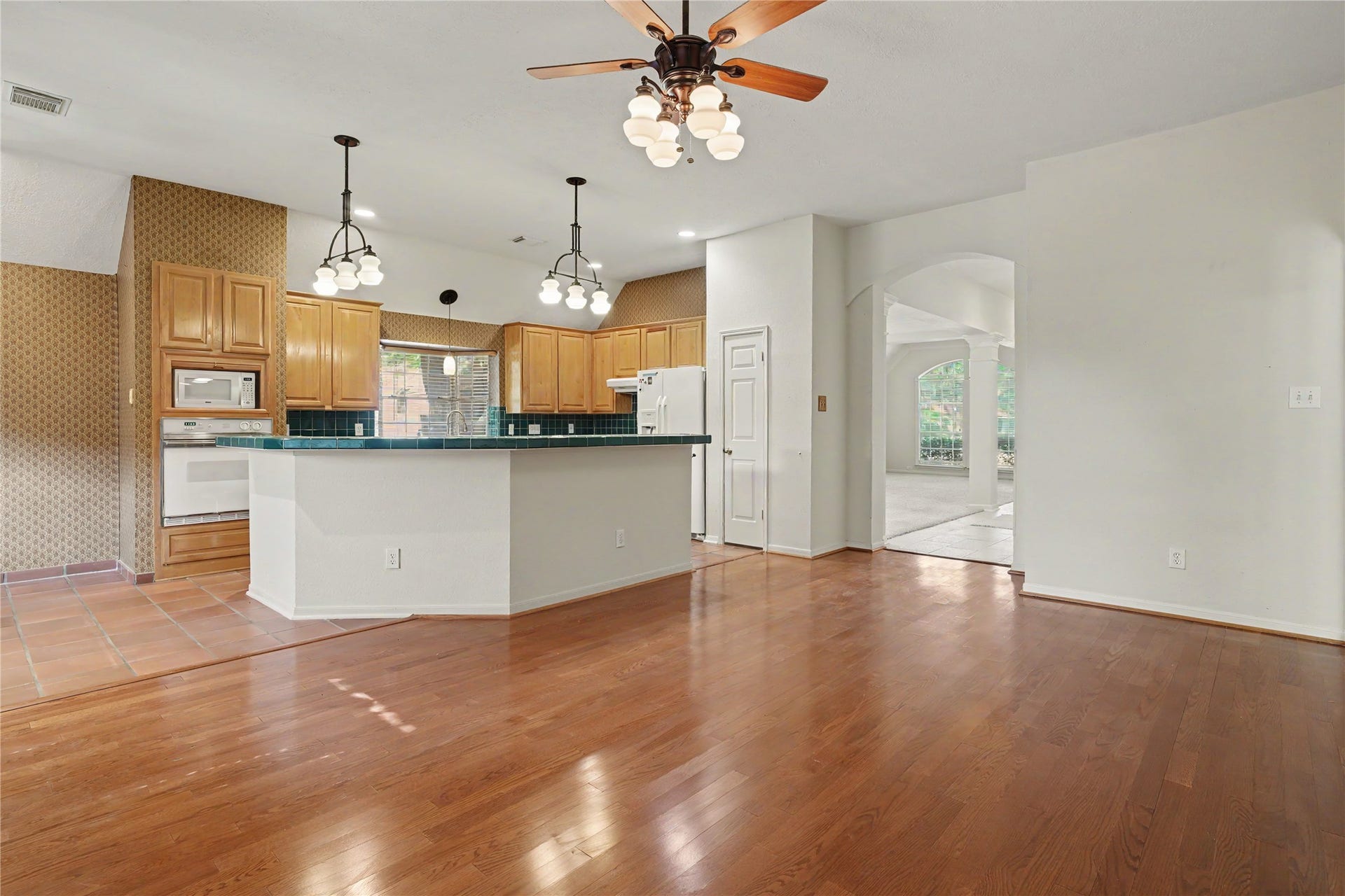 2502 Redbridge Court, Houston, TX 77059