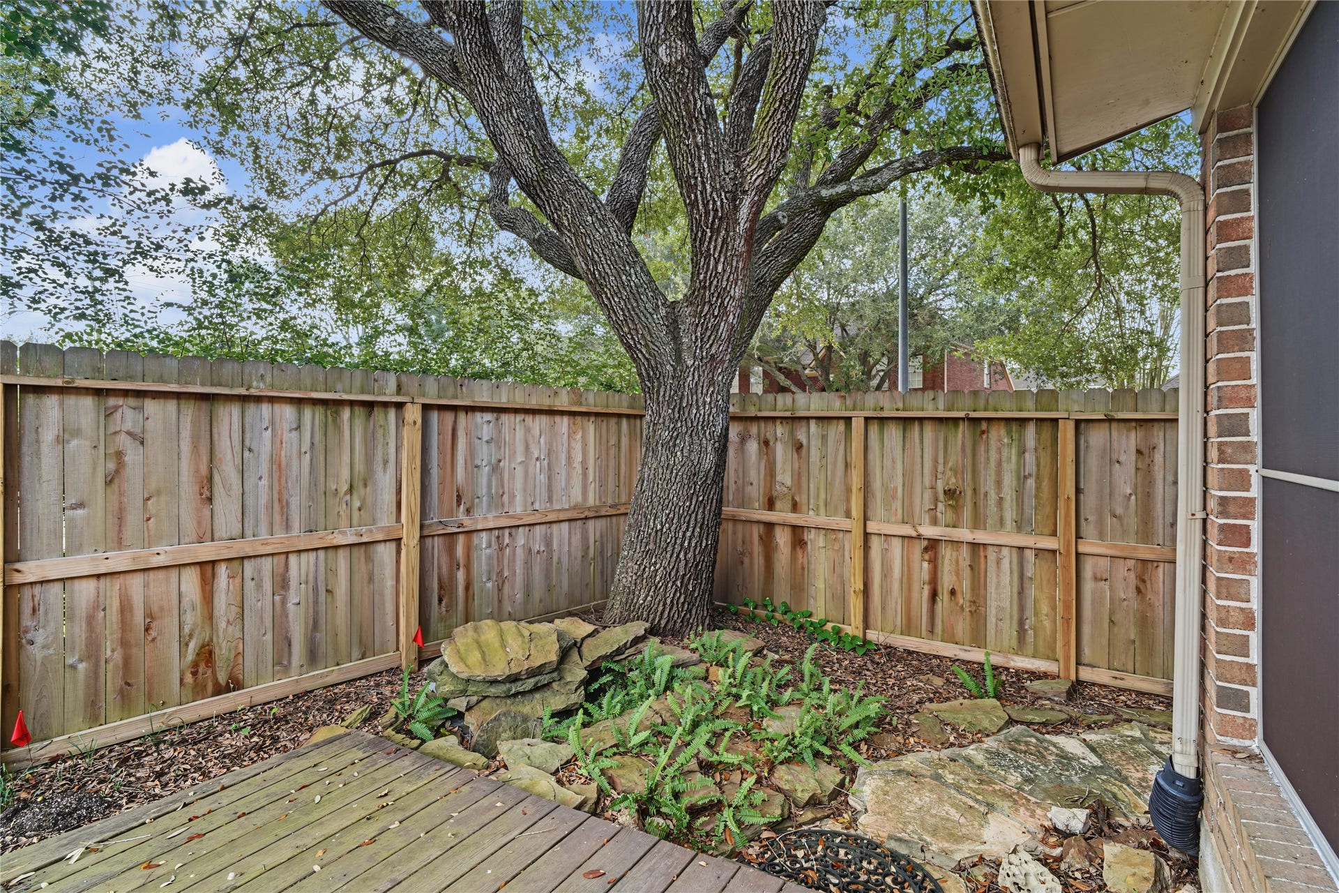 2502 Redbridge Court, Houston, TX 77059