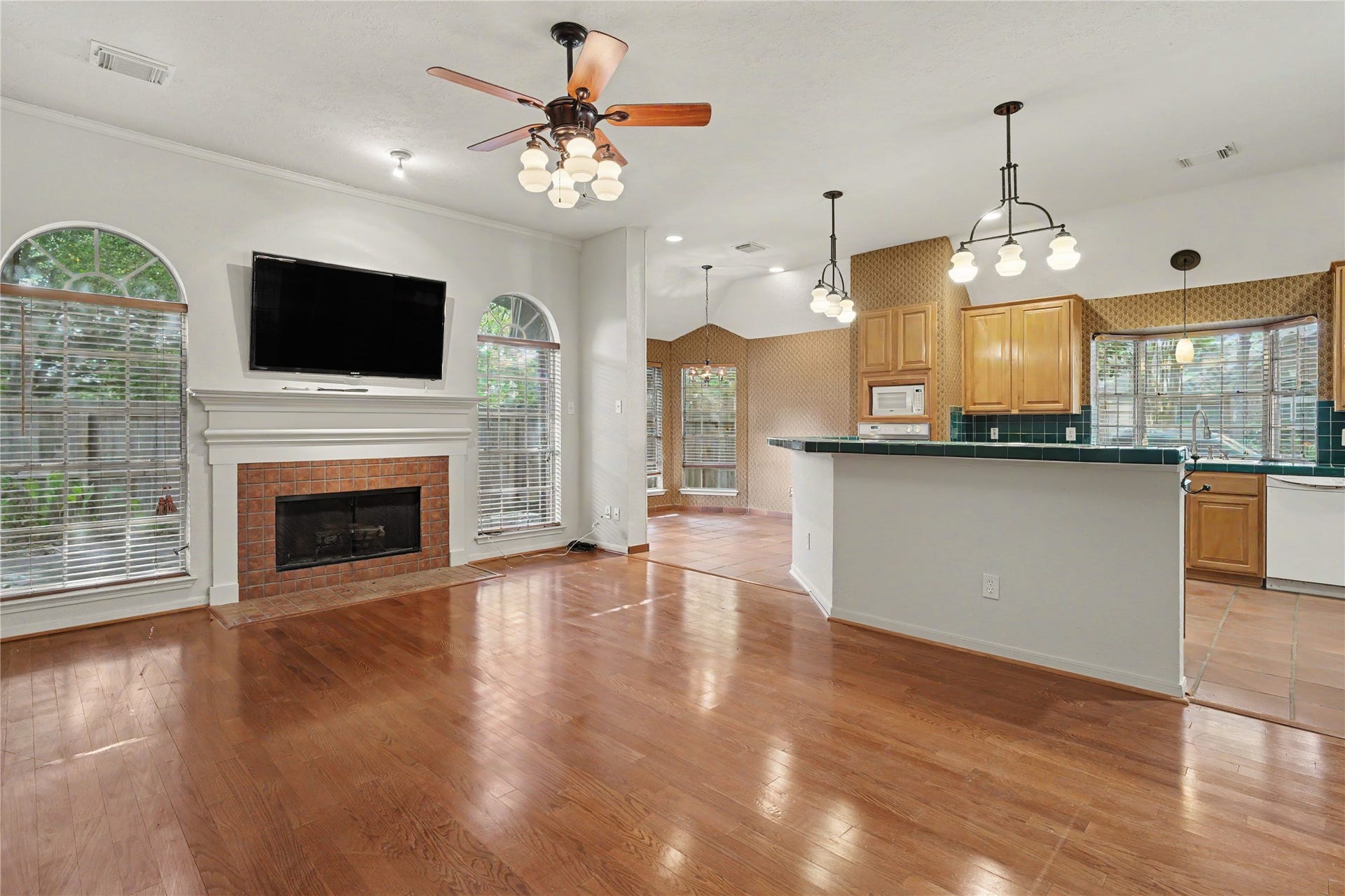 2502 Redbridge Court, Houston, TX 77059
