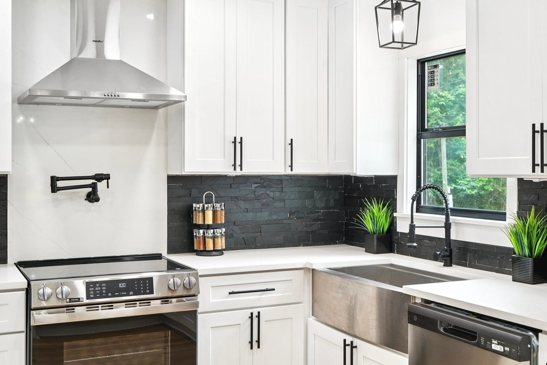 32606 Glenda Drive, Magnolia, TX 77354 Farmhouse Sink (Stainless Steel)