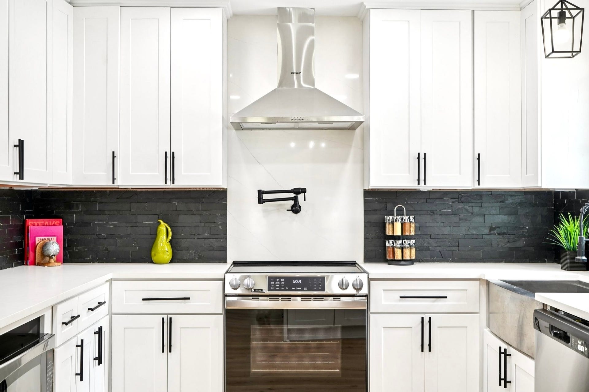 32606 Glenda Drive, Magnolia, TX 77354 Designer Kitchen w/ Potfiller Over Range