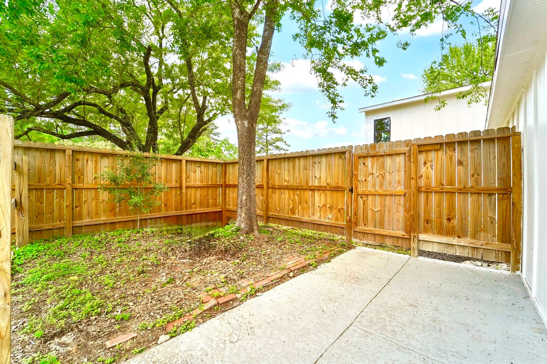 32606 Glenda Drive, Magnolia, TX 77354 Courtyard Near Pool