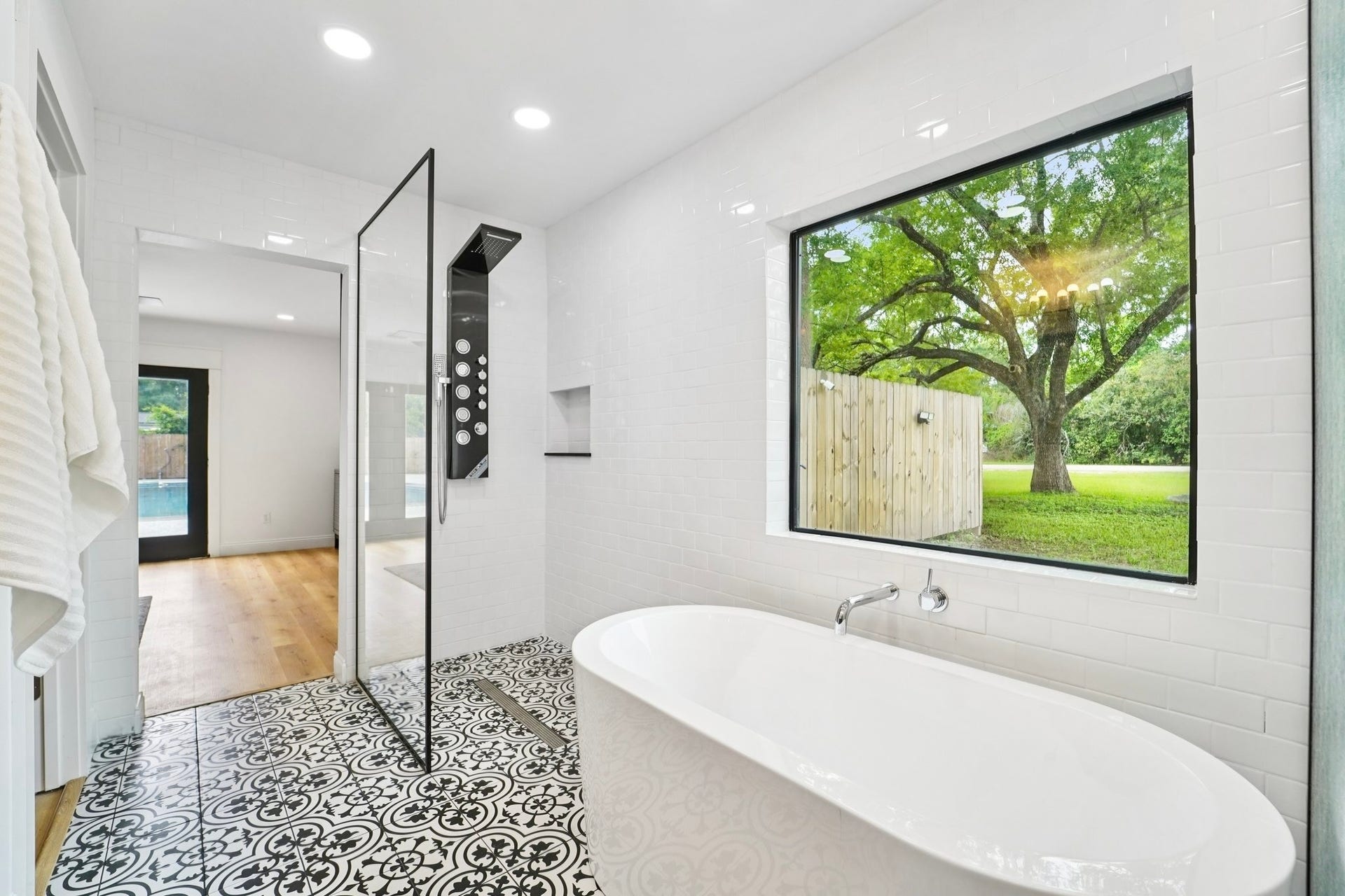 32606 Glenda Drive, Magnolia, TX 77354 Designer Primary Bath 1 (Down) w/ Large Walk-In Closet