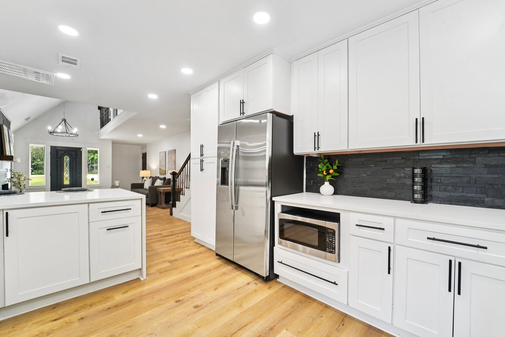 32606 Glenda Drive, Magnolia, TX 77354 Designer Kitchen w/ Slate Backsplash