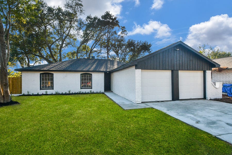 Property photo for 16118 Bougainvilla Lane, Friendswood, TX