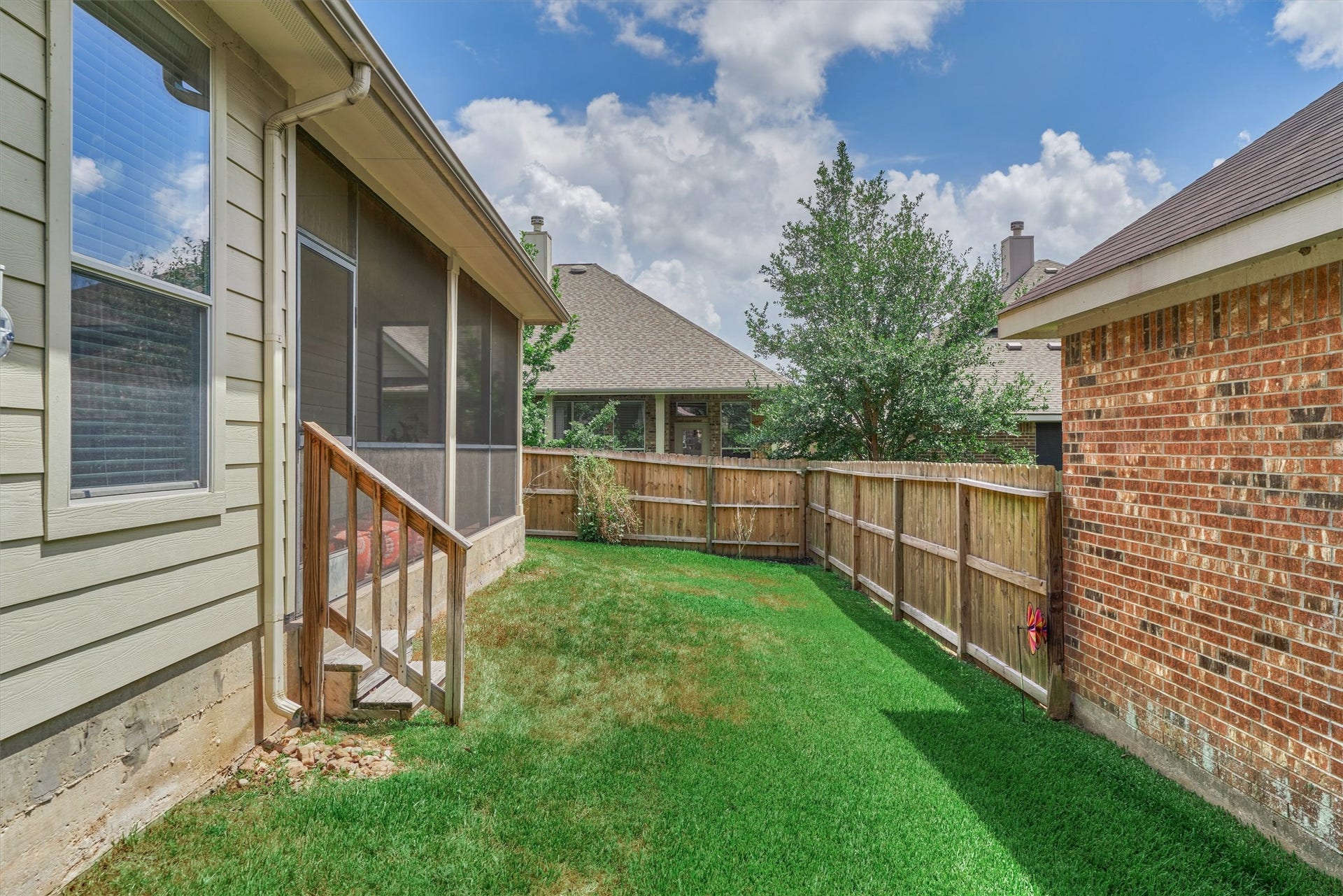 16 Marina Way, Montgomery, TX 77356