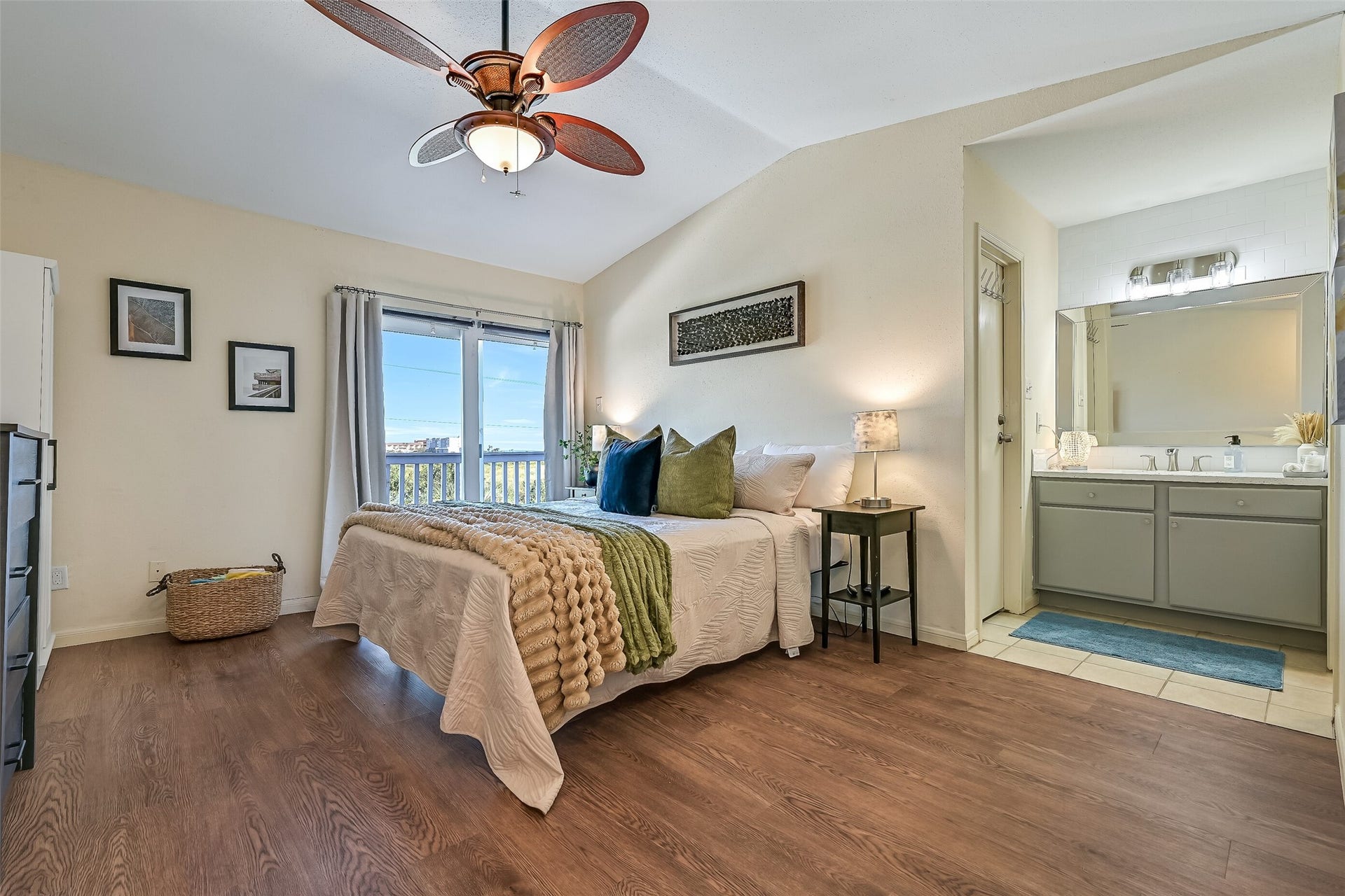 3506 Cove View Boulevard, #1002, Galveston, TX 77554 3506 Cove View Boulevard, #1002, Galveston, TX 77554