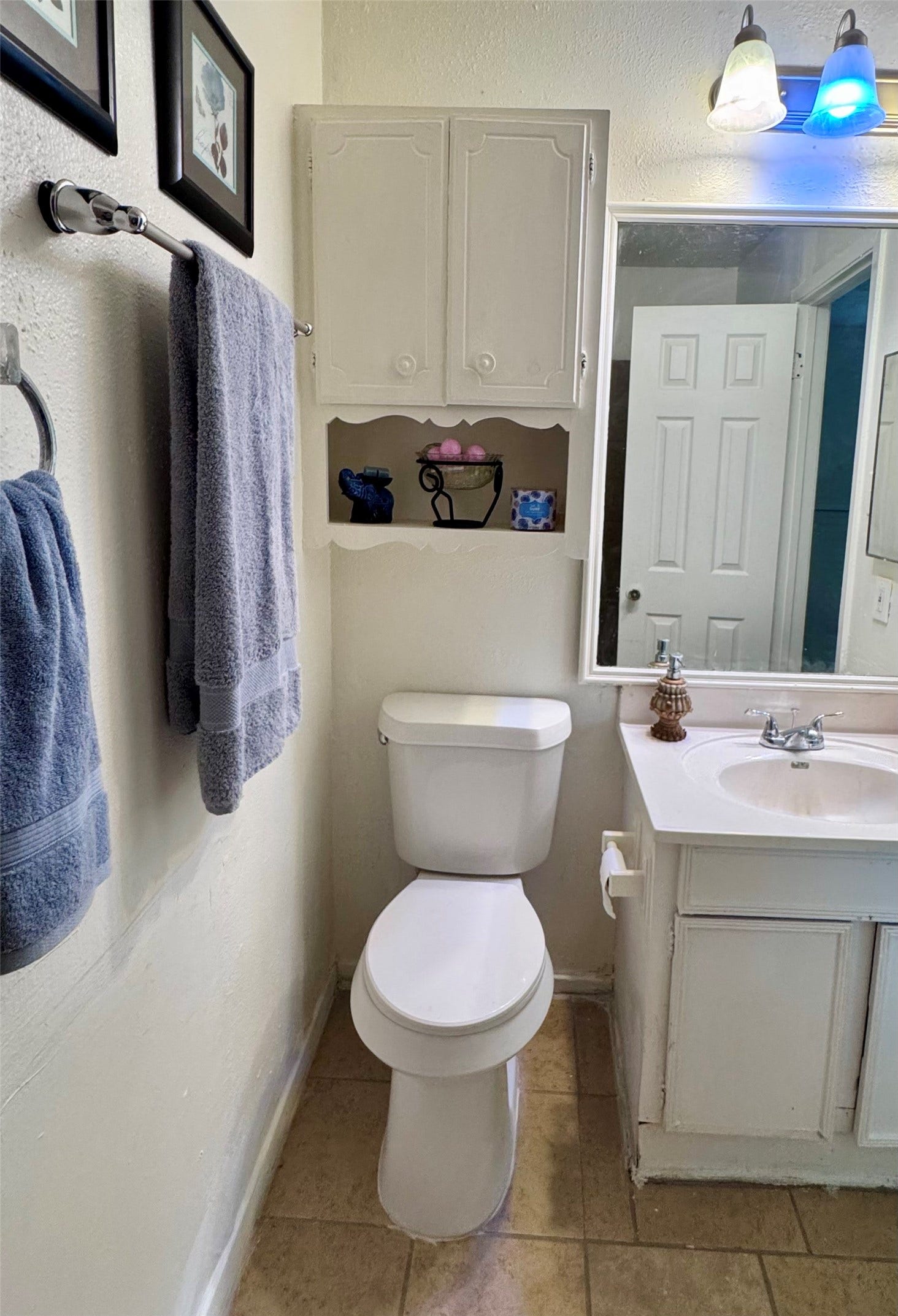 Primary bedroom has an en-suite bathroom.