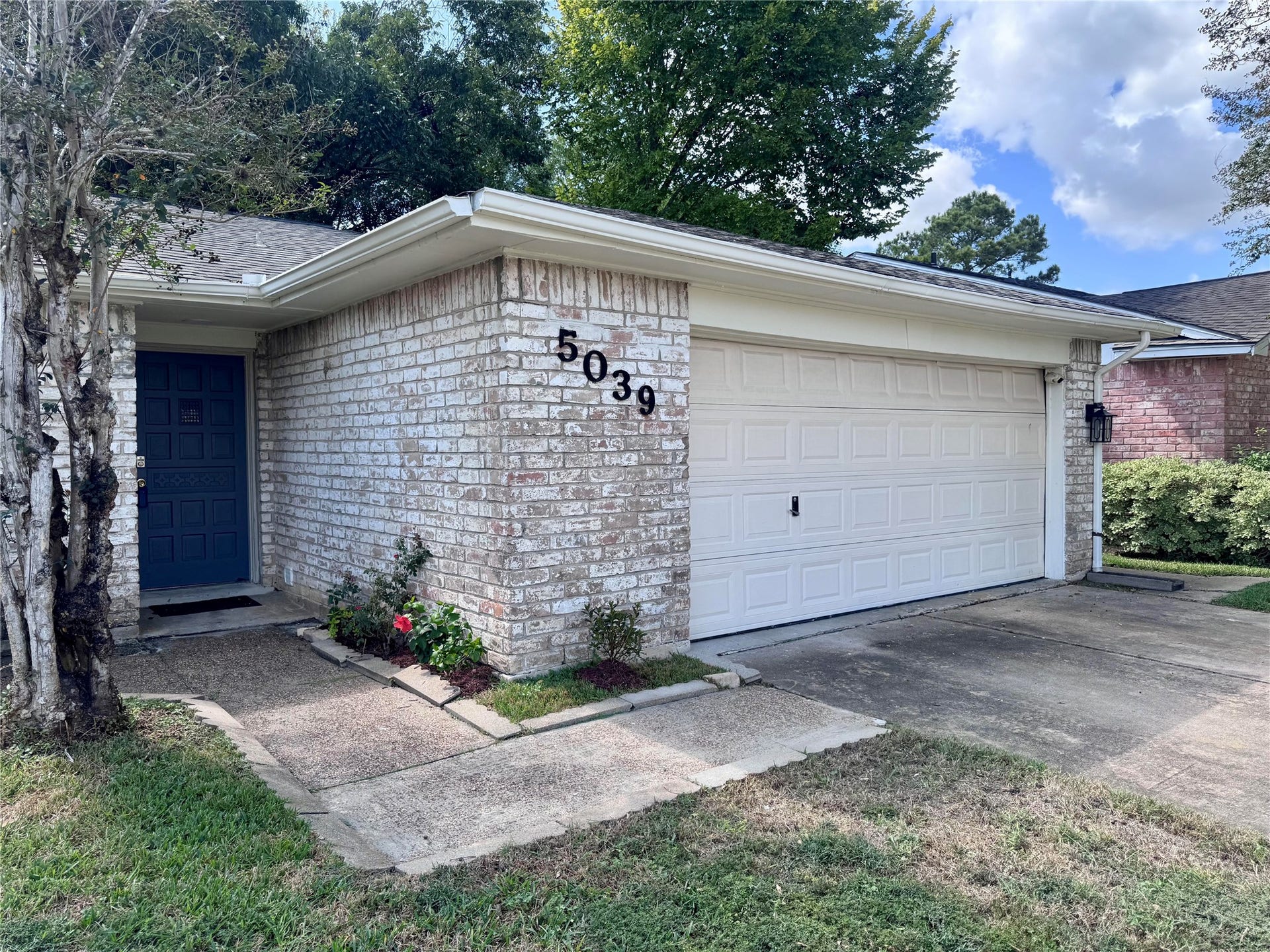Front entryway/porch.