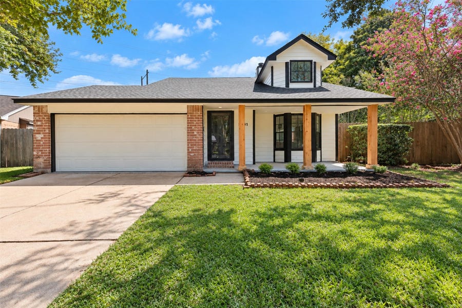 Property photo for 2131 Creekshire Drive, Sugar Land, TX