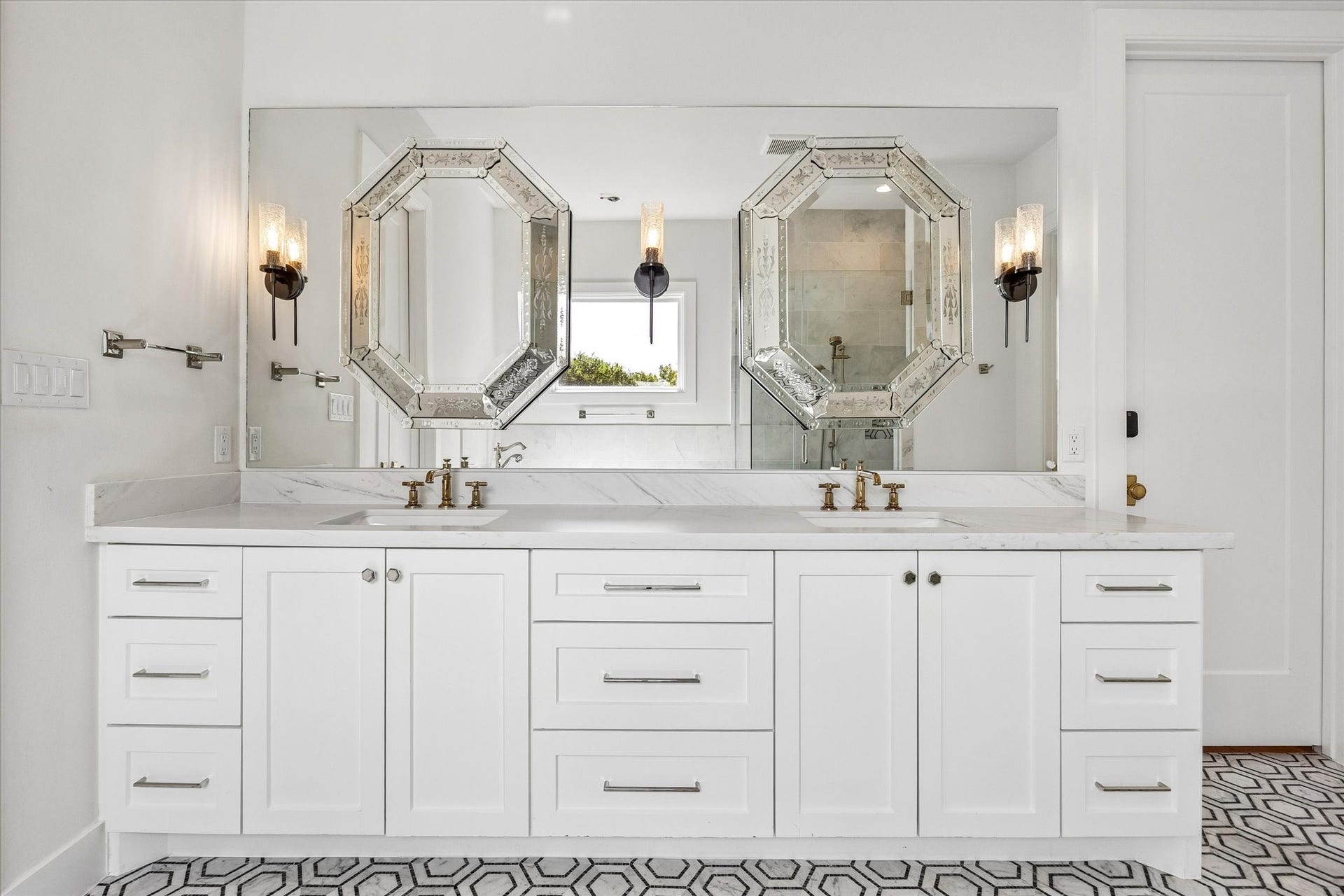 704 Teetshorn Street, Houston, TX 77009 Expansive dual vanity with marble countertops, abundant storage and decorative mirrors.