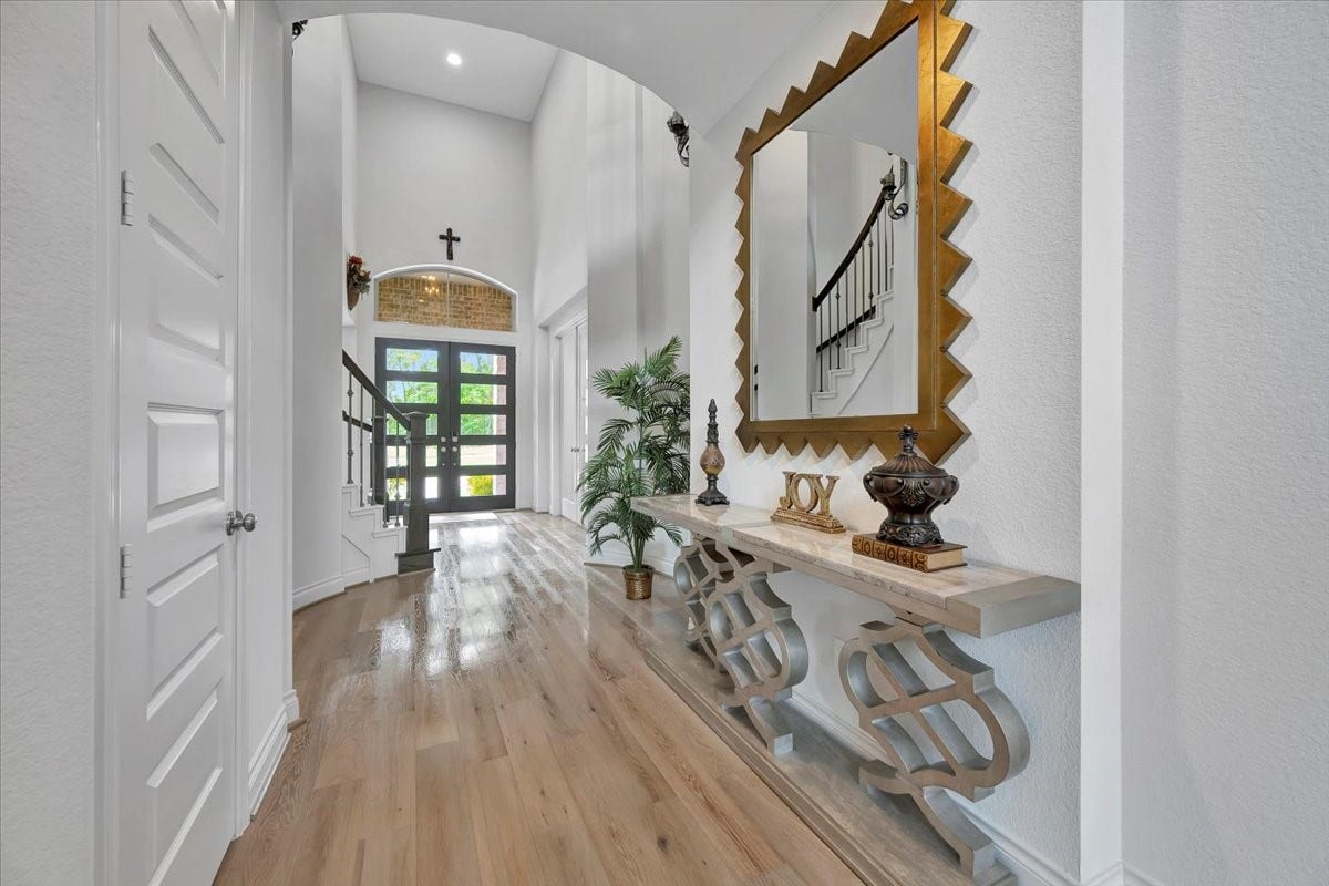 12218 Hickory Arroyo Drive, Humble, TX 77346 A stunning grand foyer welcomes you with soaring ceilings, elegant decor, and an inviting ambiance.