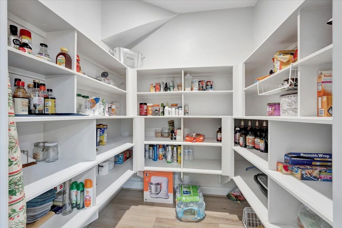 12218 Hickory Arroyo Drive, Humble, TX 77346 Walk-in pantry