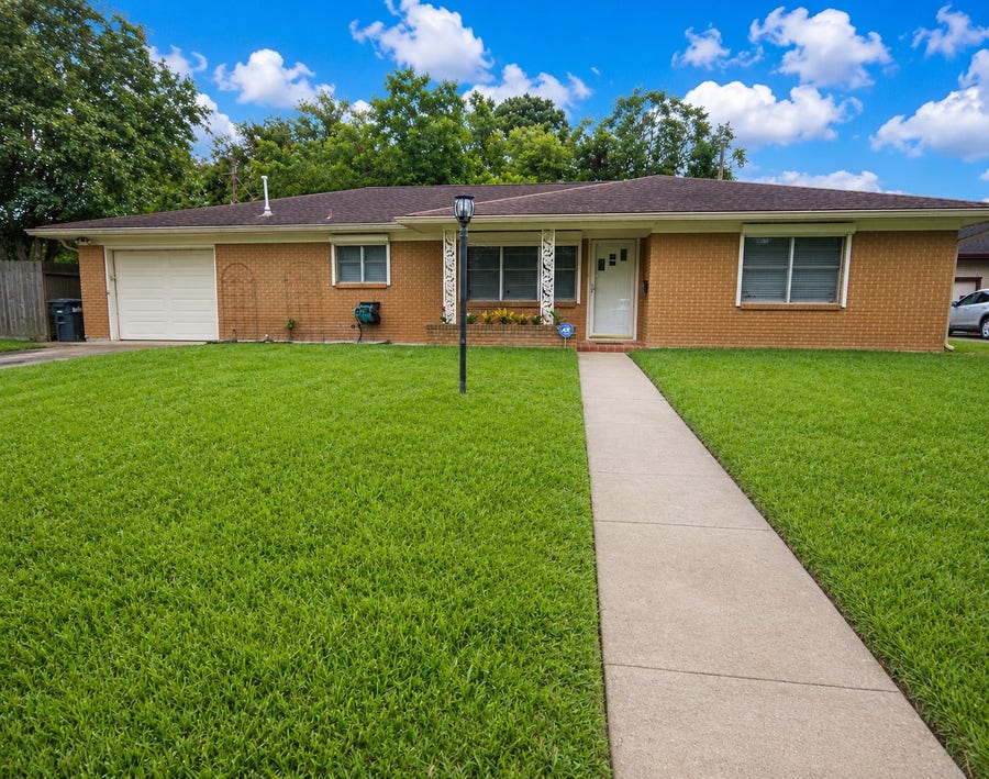 Property photo for 6733 Pecanwood Street, Hitchcock, TX