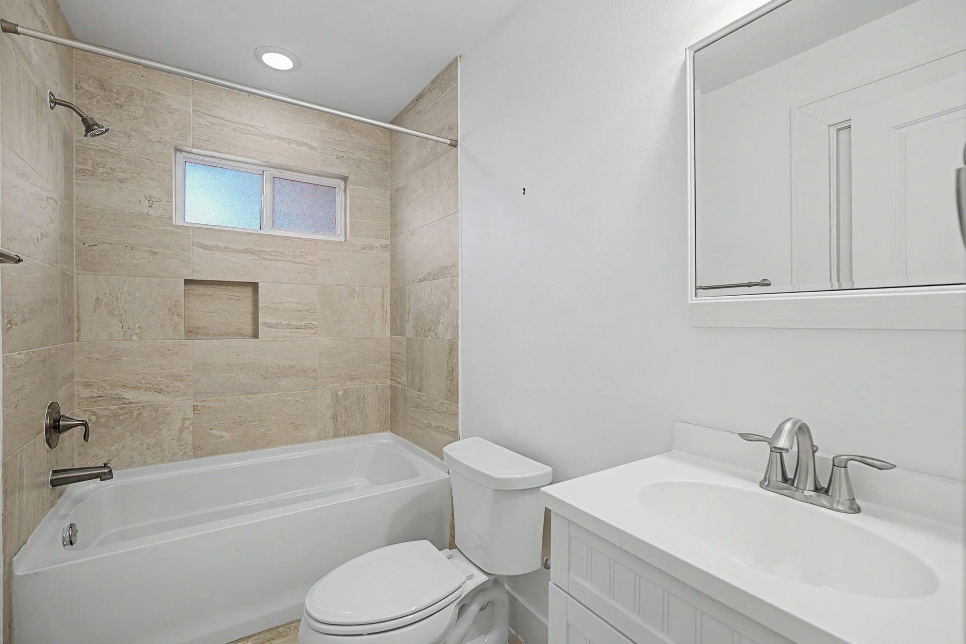 Upstairs full bath