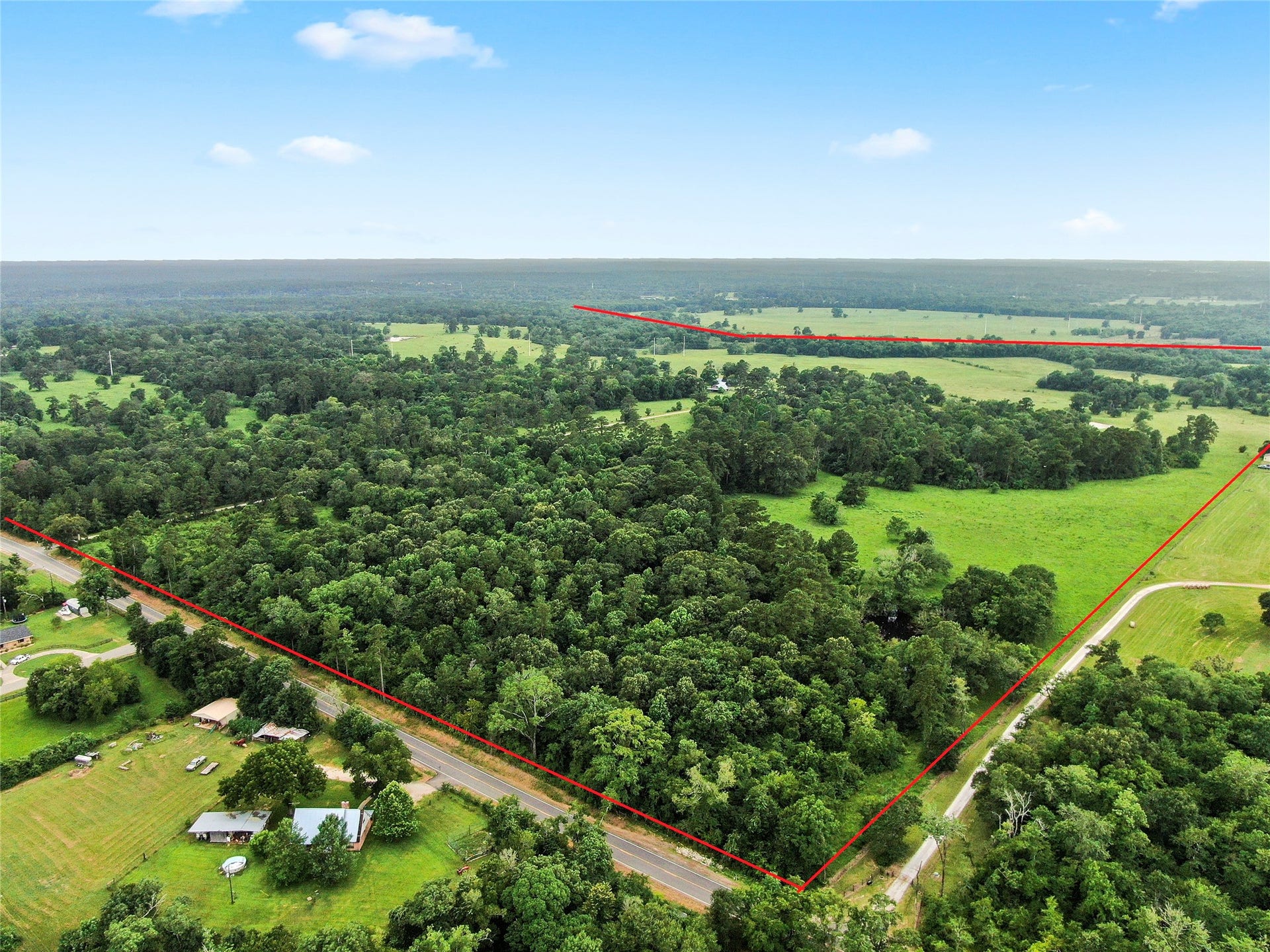 3920 Spring Branch Road, Montgomery, TX 77316 800 +/- Acres on Spring Branch Rd. Over 4,000 ft of frontage! All overlay boundary lines are approximate and will vary with final survey.