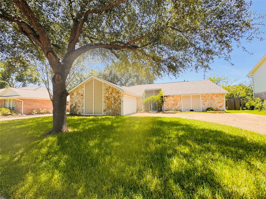 Property photo for 18107 Oakhampton Drive, Houston, TX