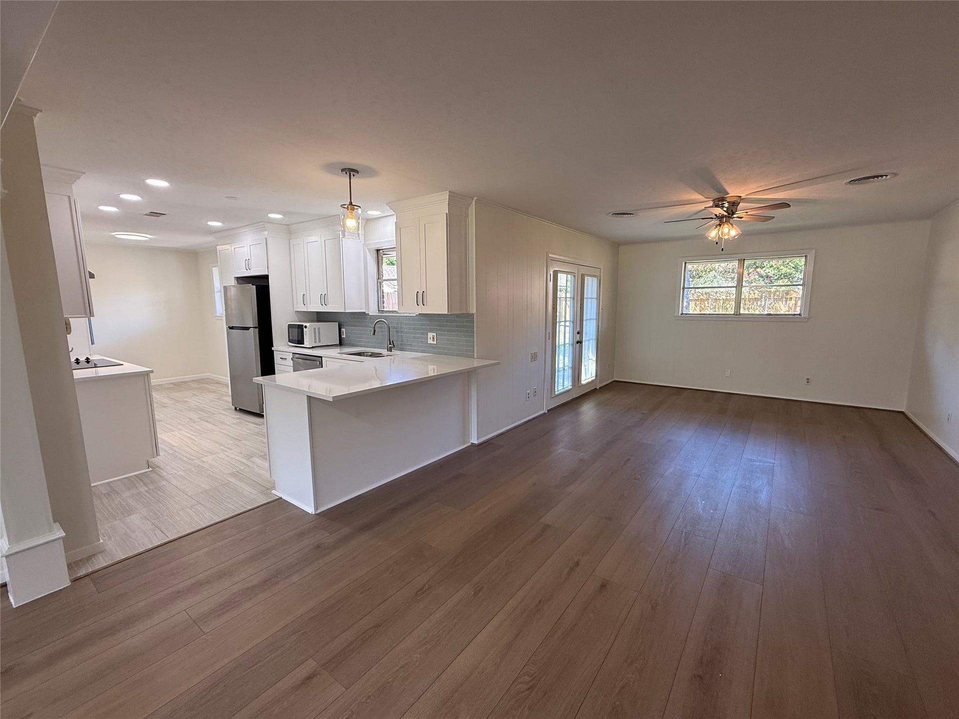 10410 Barwood Drive, Houston, TX 77043 10410 Barwood Drive, Houston, TX 77043