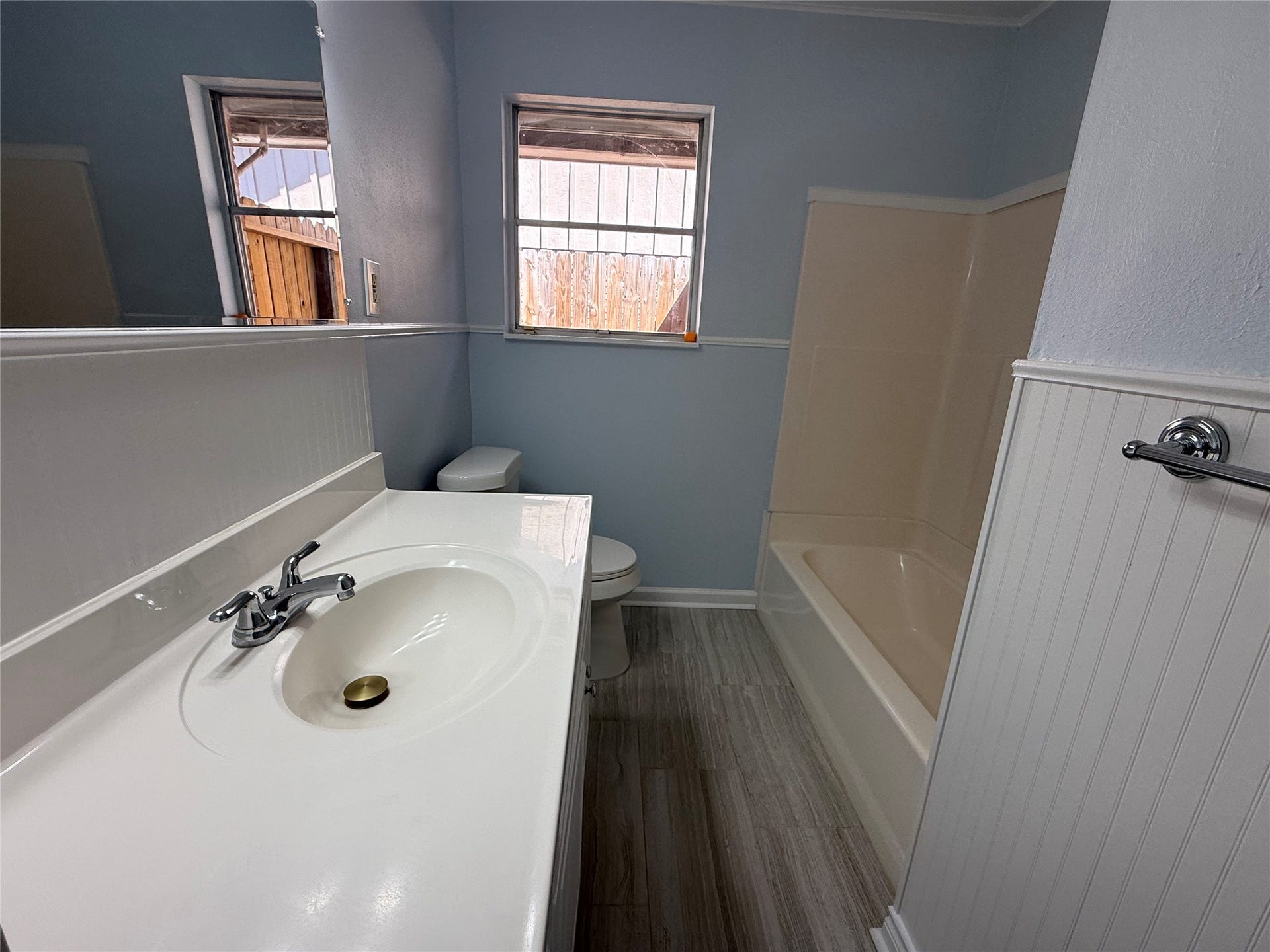10410 Barwood Drive, Houston, TX 77043 10410 Barwood Drive, Houston, TX 77043