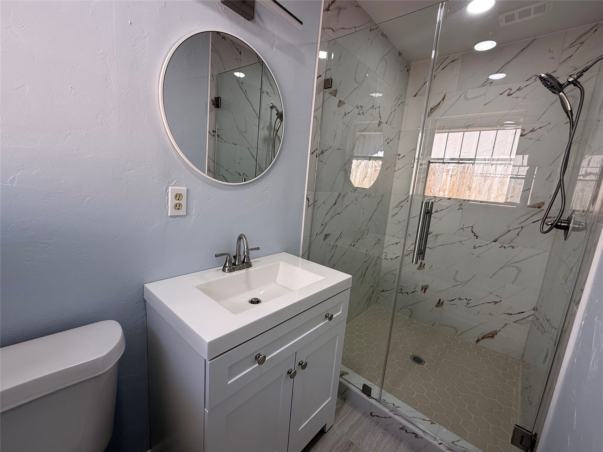 10410 Barwood Drive, Houston, TX 77043 10410 Barwood Drive, Houston, TX 77043