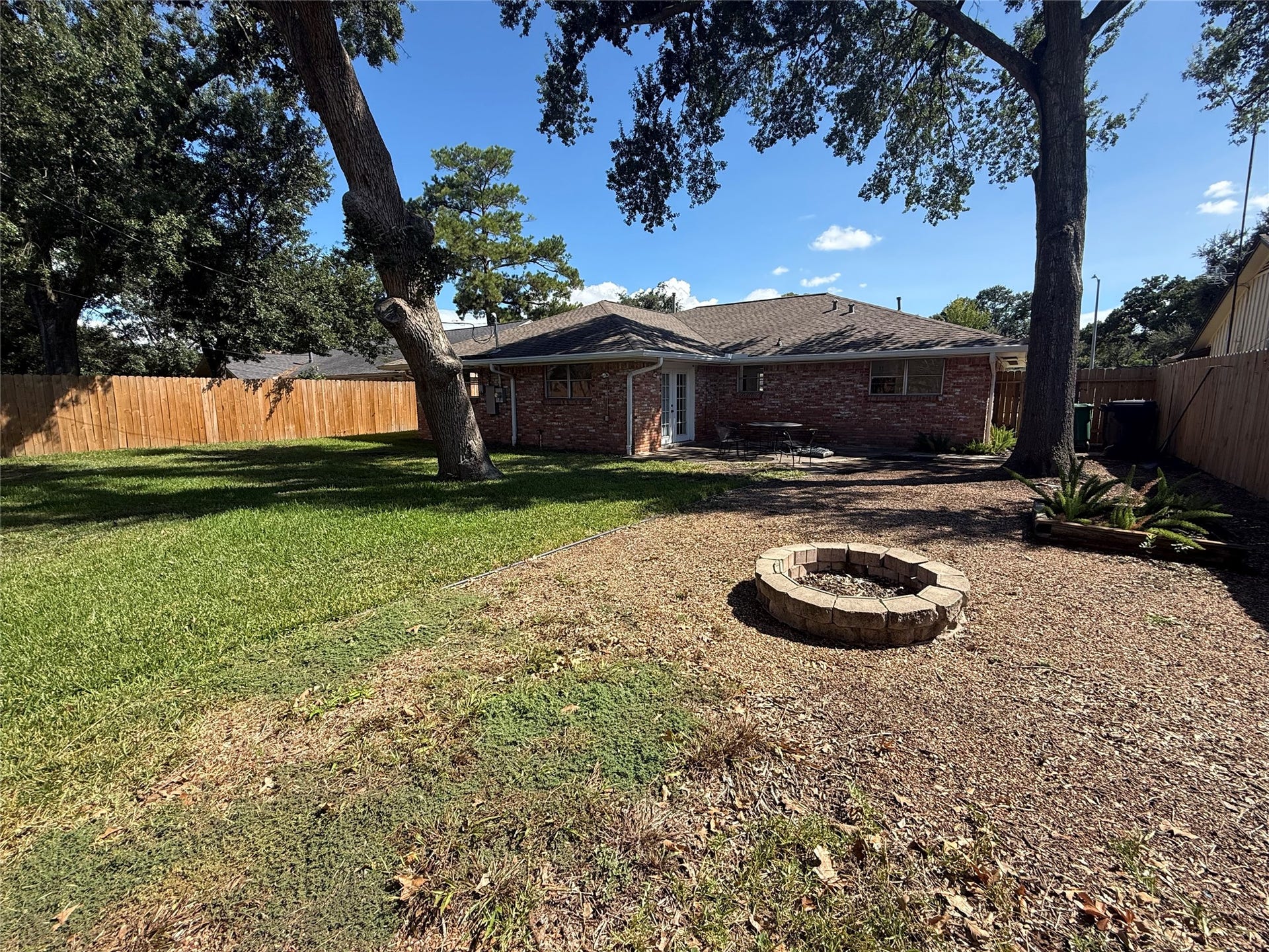 10410 Barwood Drive, Houston, TX 77043 10410 Barwood Drive, Houston, TX 77043